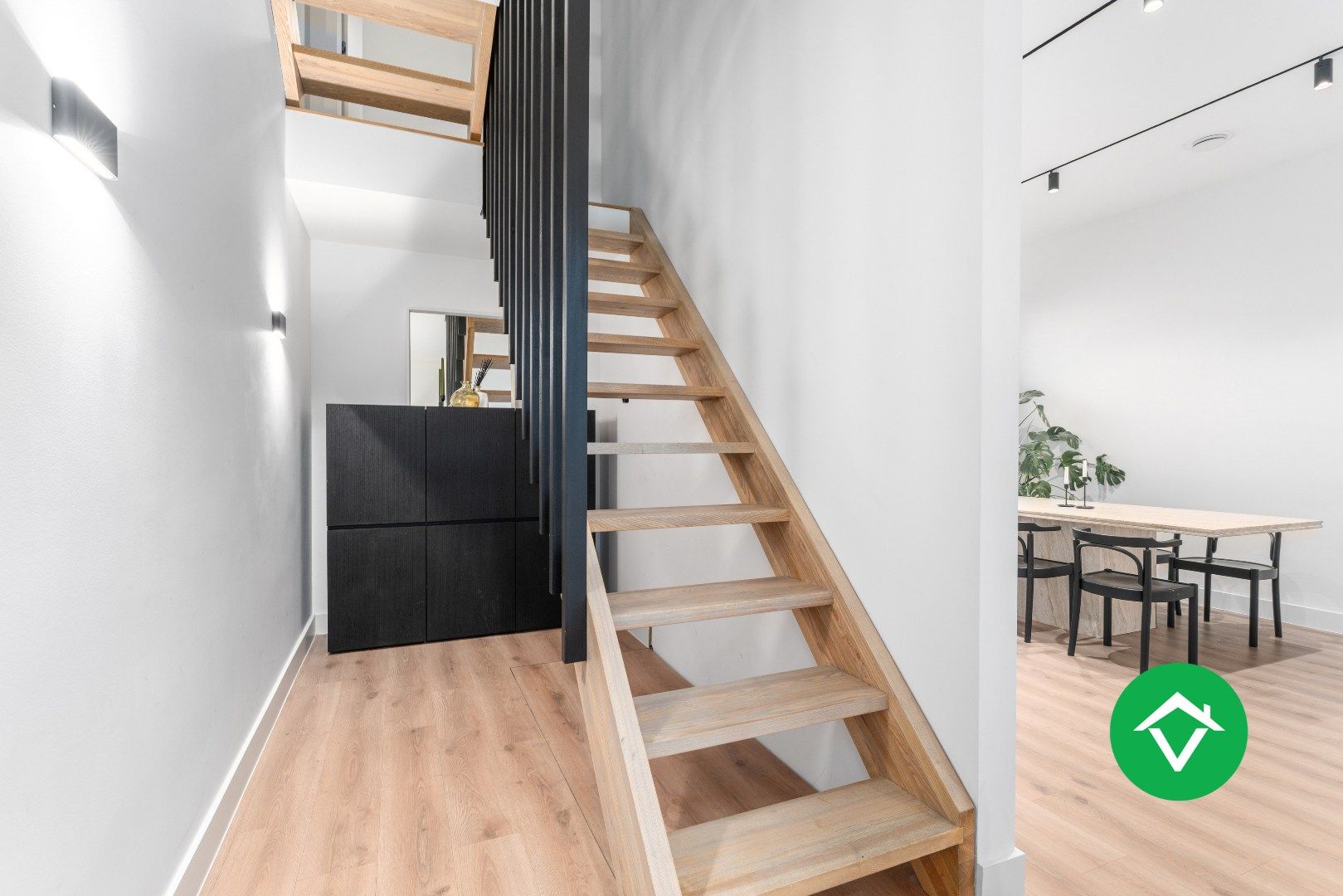 Hoog gerenoveerde woning met tuin en 4 slaapkamers te Roeselare foto 3