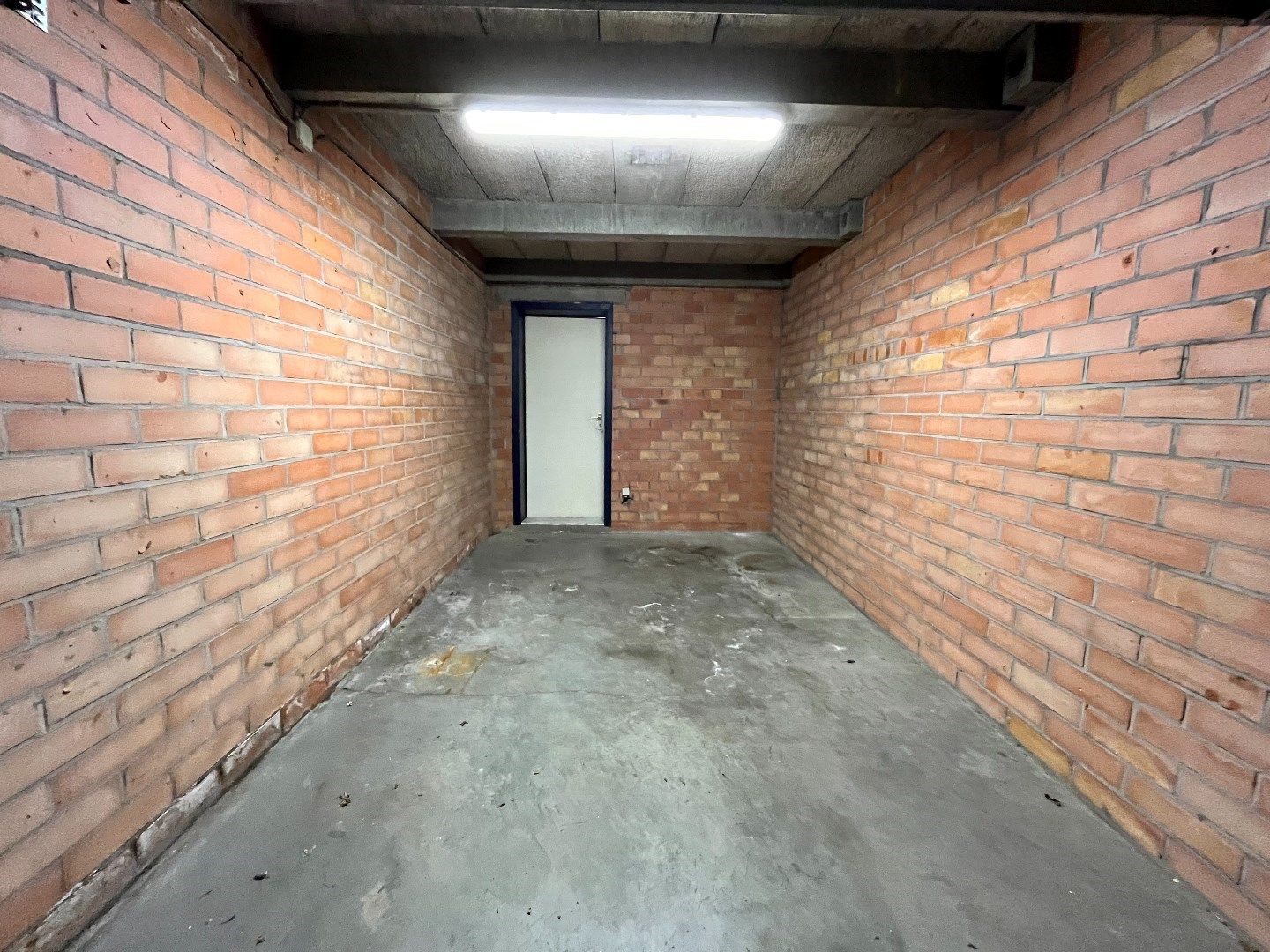 Handelsruimte met inpandige garage op toplocatie foto 17
