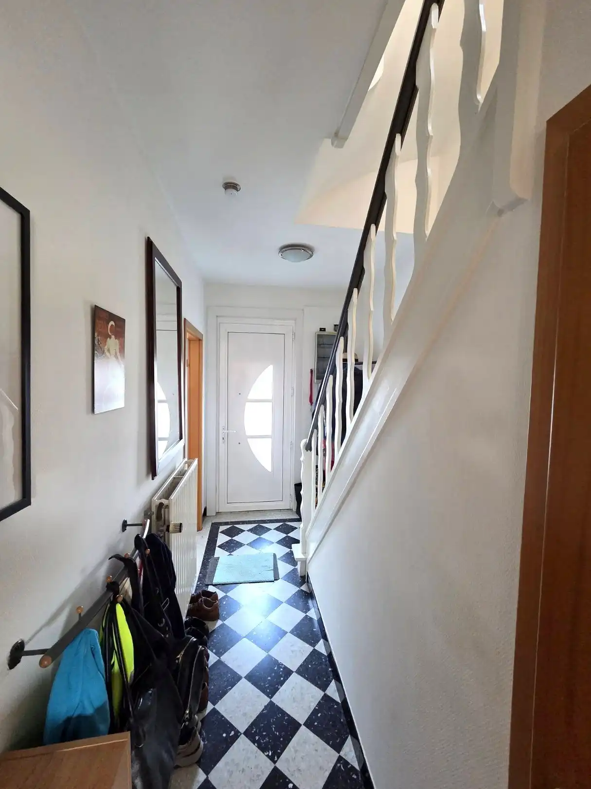 Ruime halfopen gezinswoning met 5 slaapkamers, grote tuin en garage in Eppegem foto 2