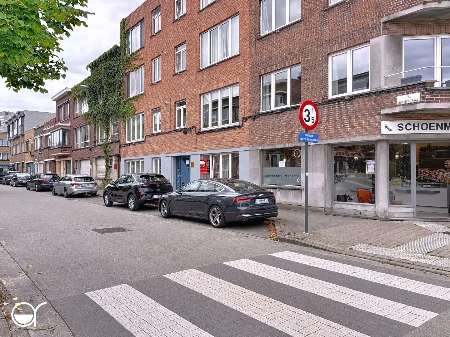 Gelijkvloers appartement met koer op gegeerde locatie foto 17