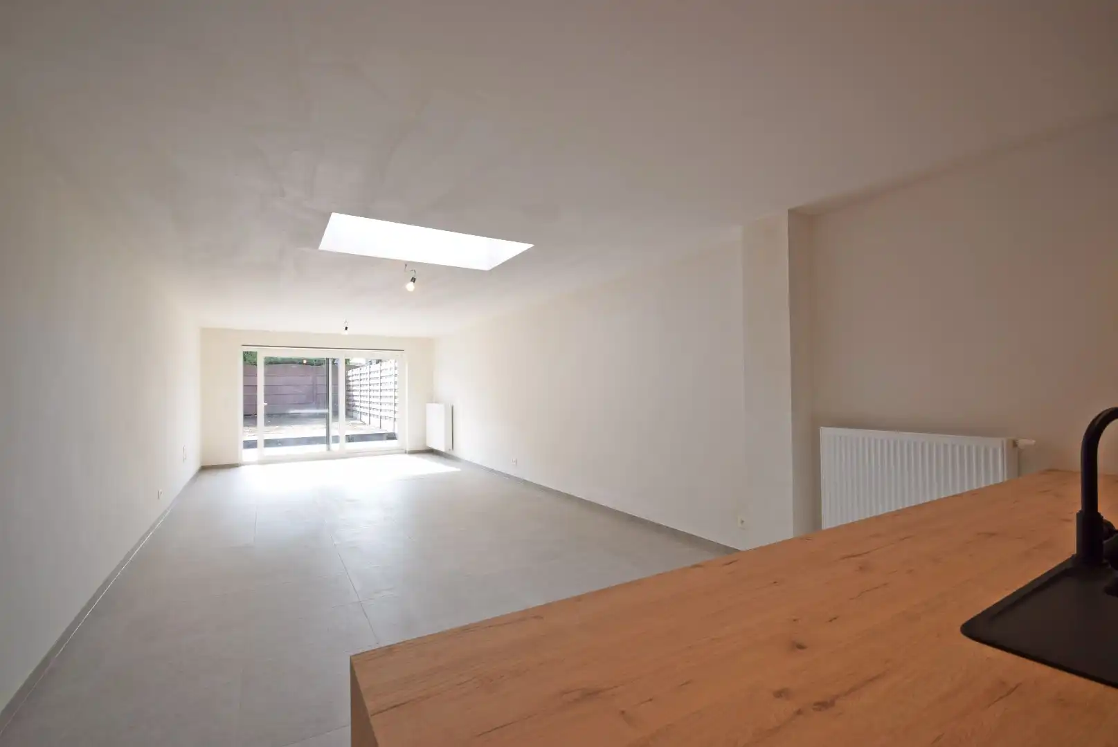 STIJLVOL VOLLEDIG GERENOVEERDE WONING MET STADSTUIN NABIJ HET CENTRUM VAN ROESELARE foto 3