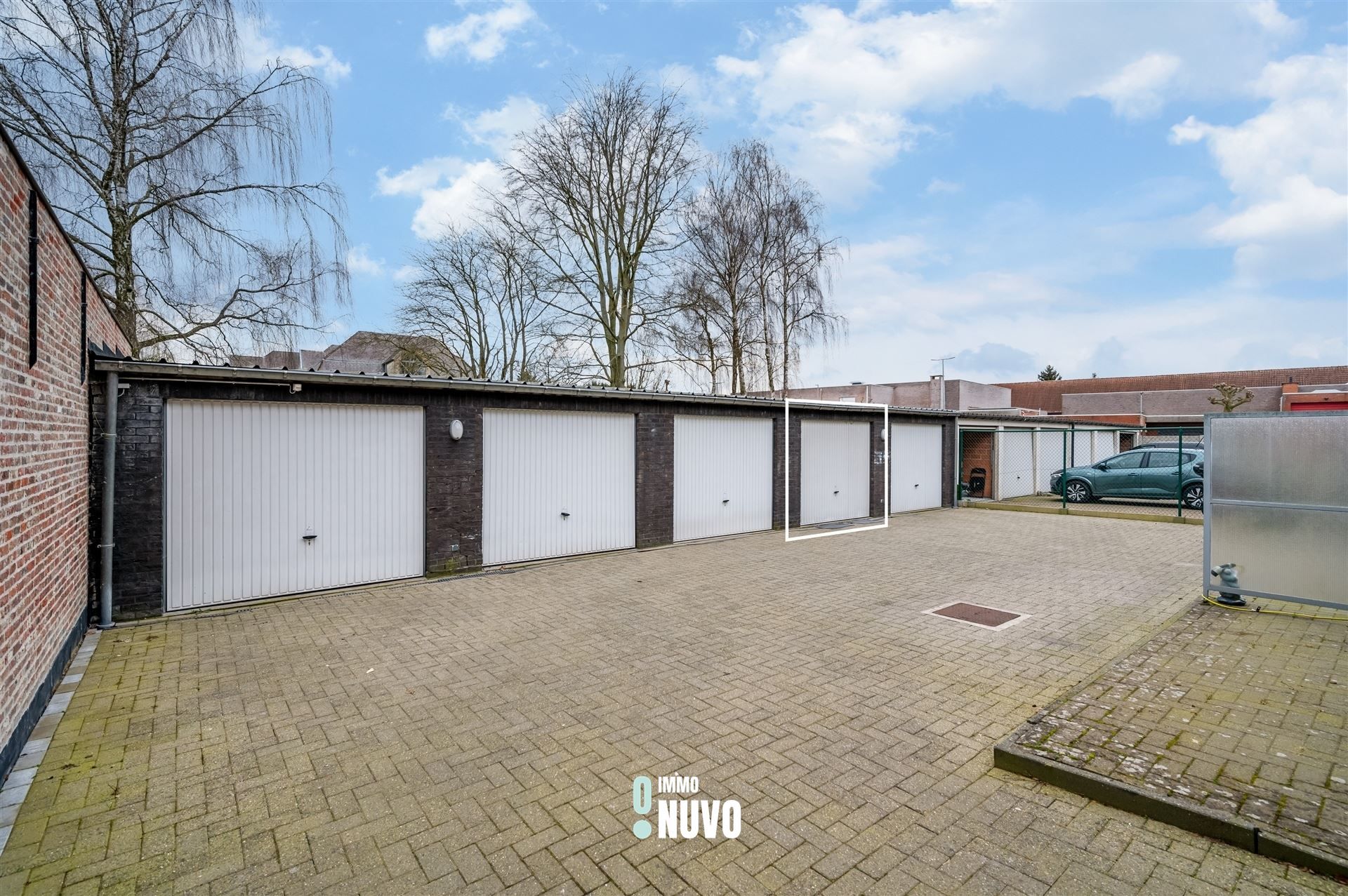Gelijkvloers instapklaar 2 slaapkamer appartement met garage foto 12