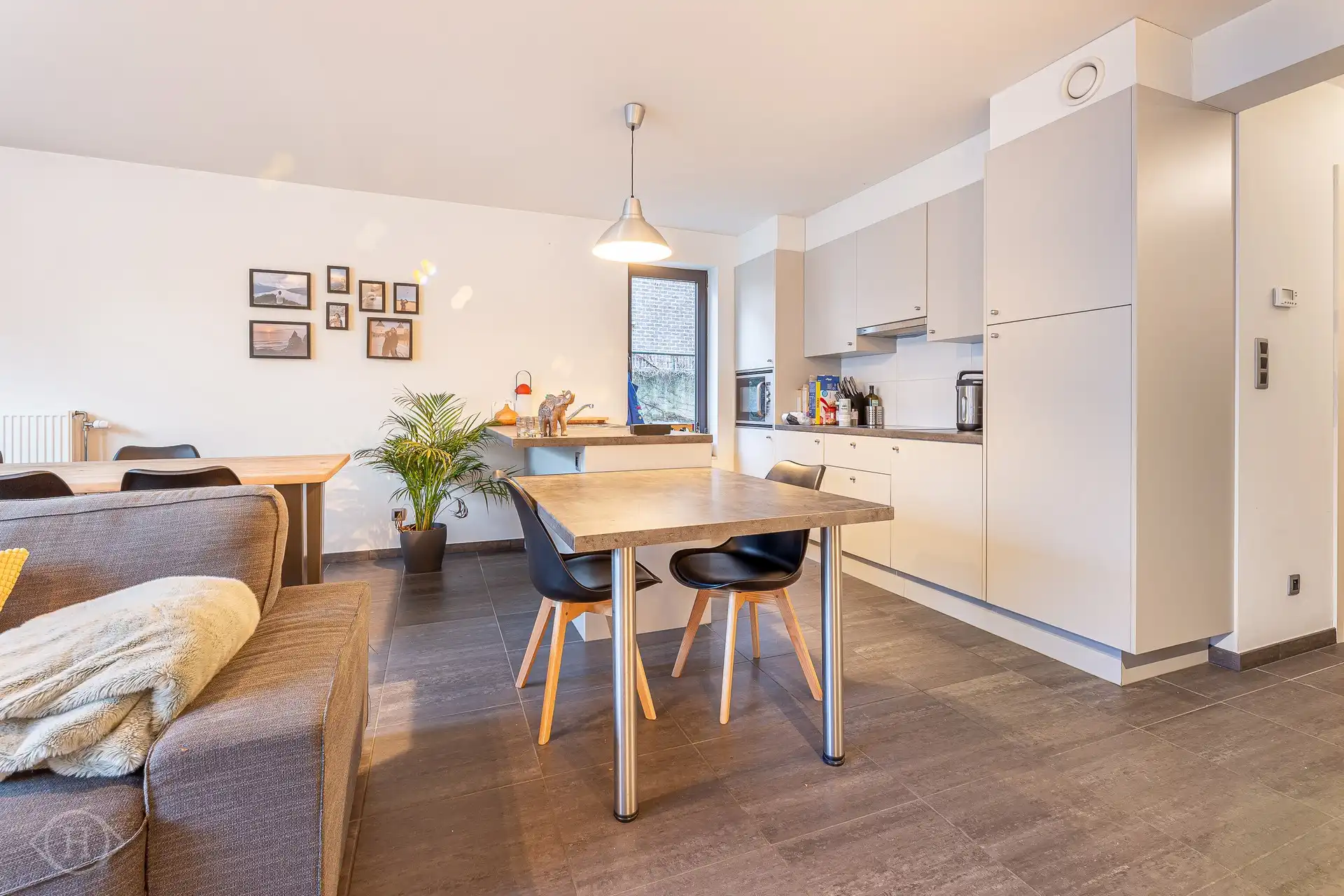 Ruim gelijkvloersappartement met terras foto 4
