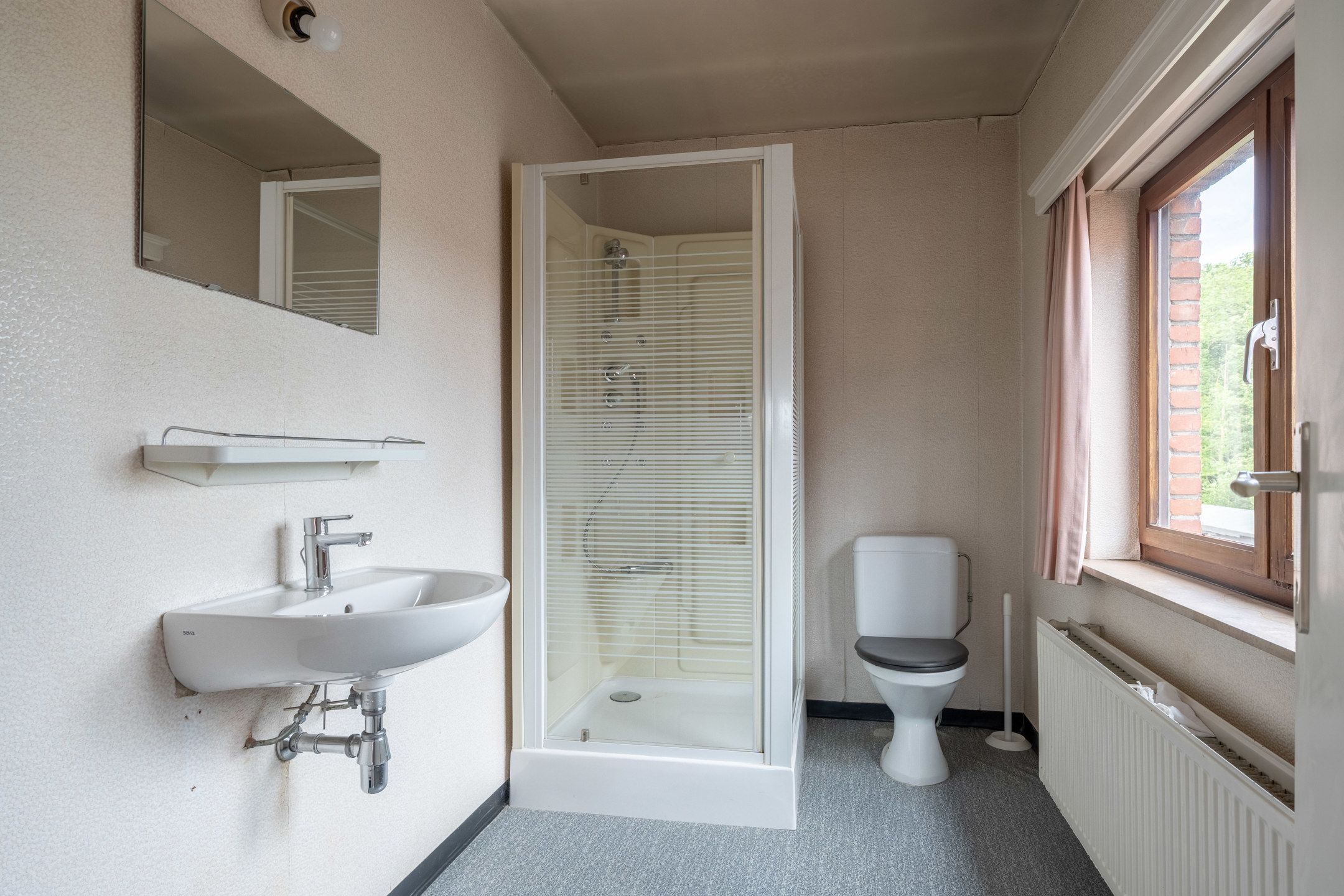 Ruime, te renoveren woning met vergund magazijn te Beerse foto 21