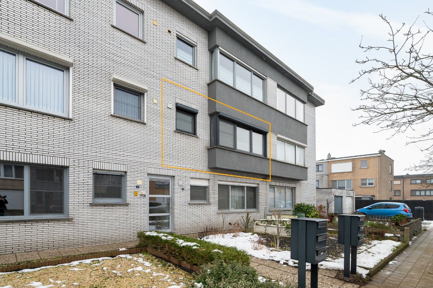 Gezellig app. op 1e verd. met 2 slpk., terras en garage foto {{pictureIndex}}