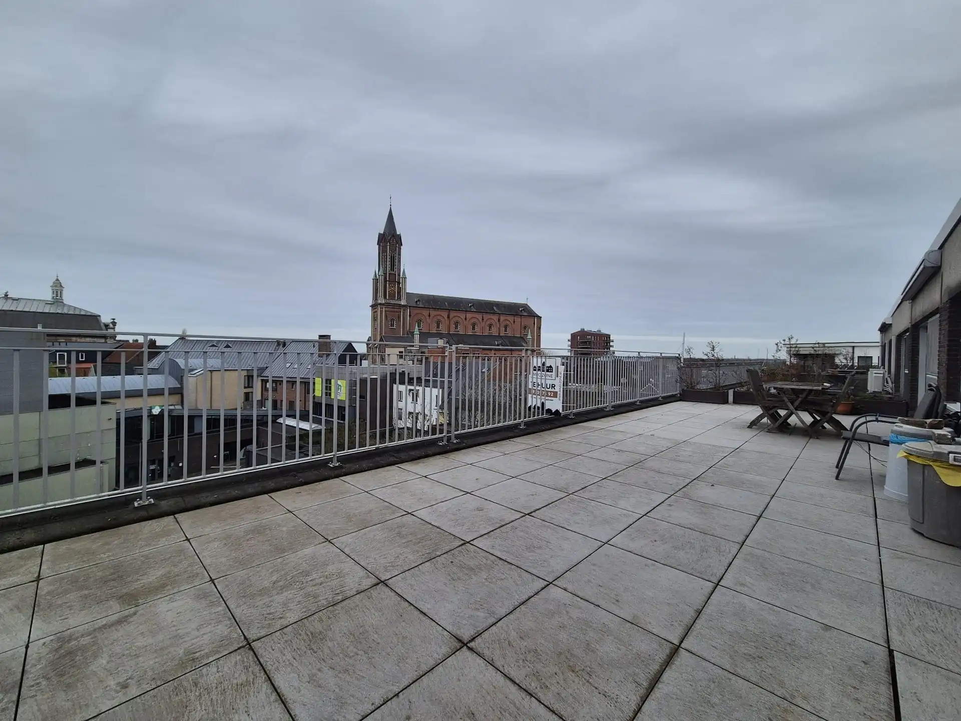 3-slaapkamer appartement met zeer grote terras huur in het centrum van Wetteren. foto 12