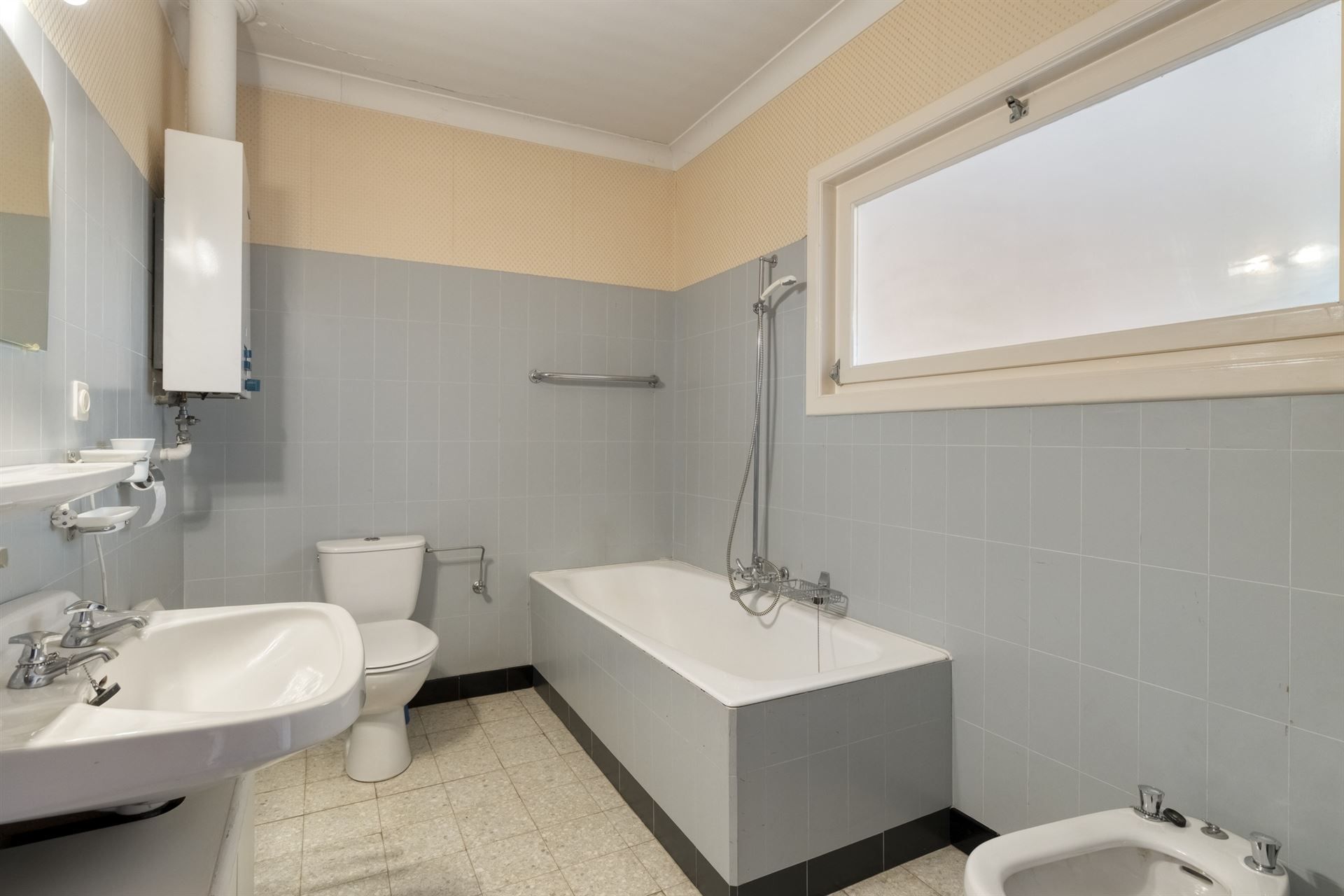 Zeer gunstig gelegen burgerwoning met o.m. 3 slpks. foto 13