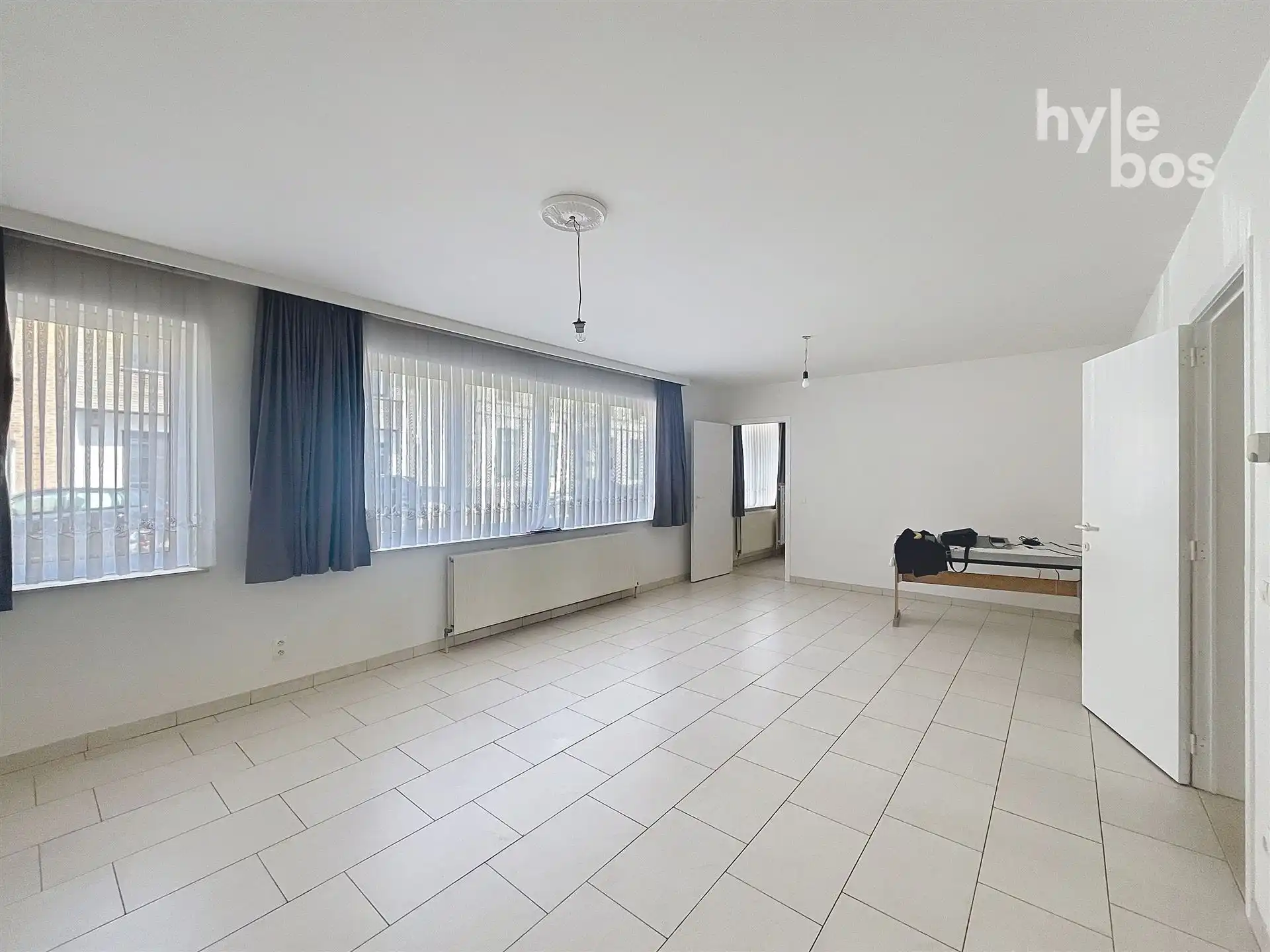 Gelijkvloers 3 slaapkamer appartement met tuin en garage foto 2
