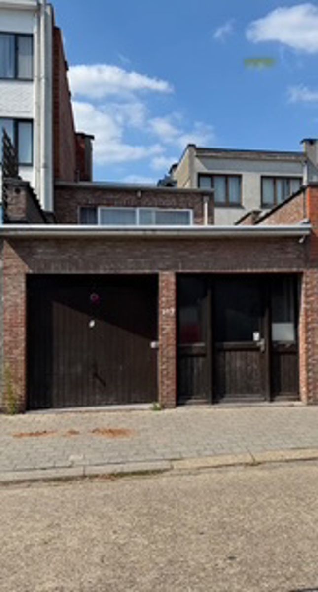 Te koop In hartje Brasschaat handelspand + duplex foto 3