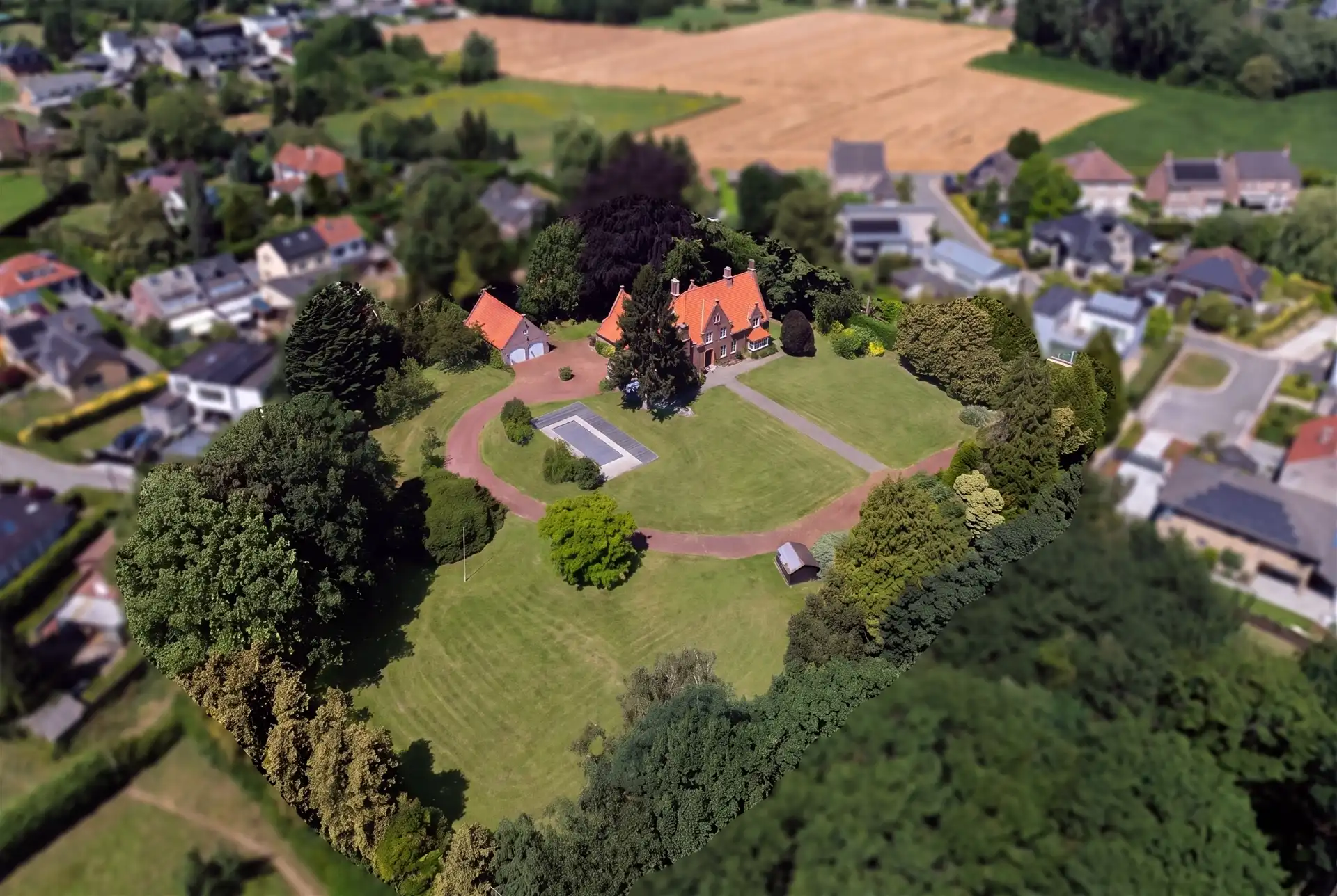 Hoofdfoto van de publicatie: Karaktervol landhuis op uitzonderlijk perceel
