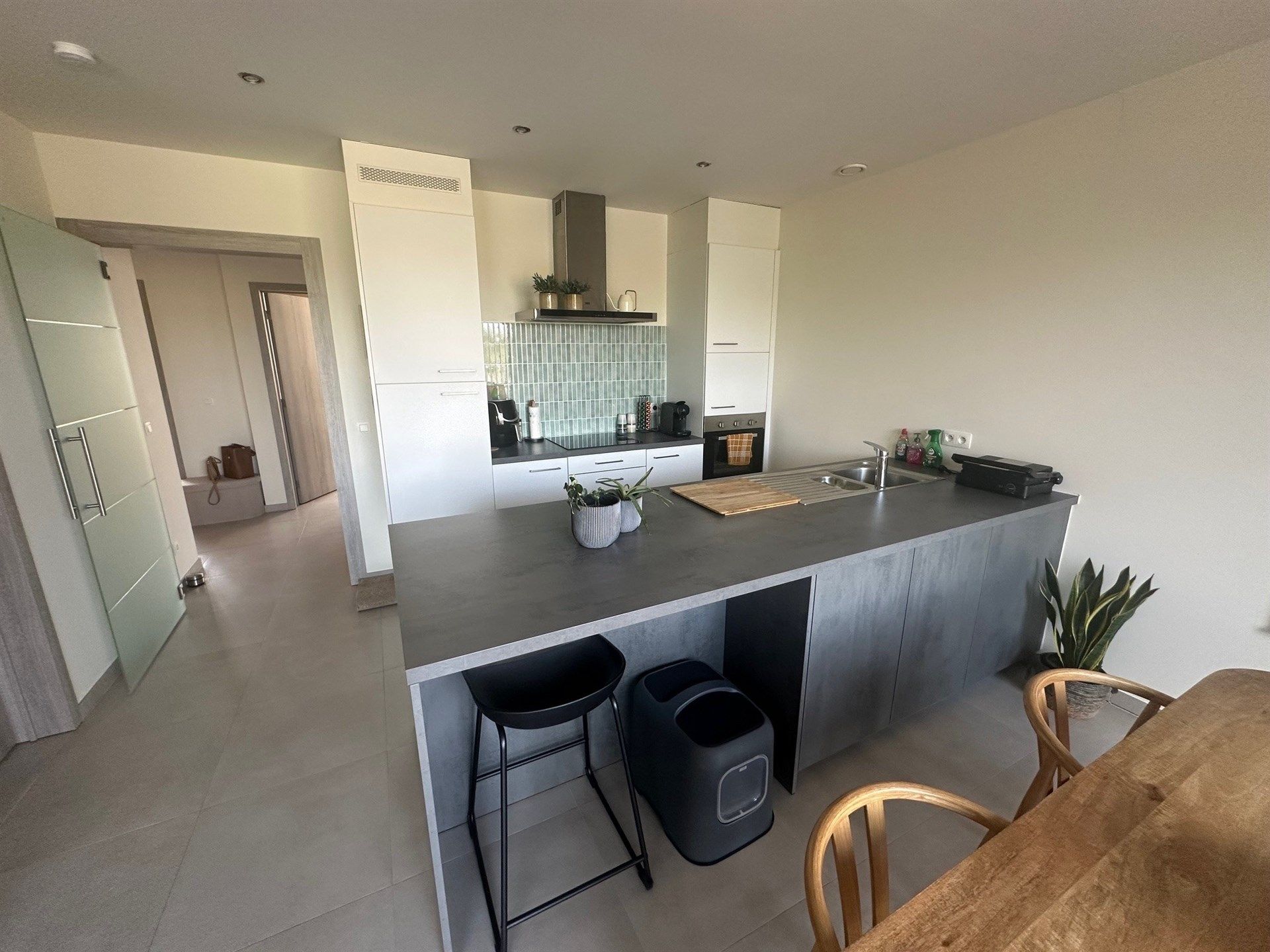 Prachtig en ruim appartement met 2 slaapkamers nabij het centrum van Erembodegem foto 3