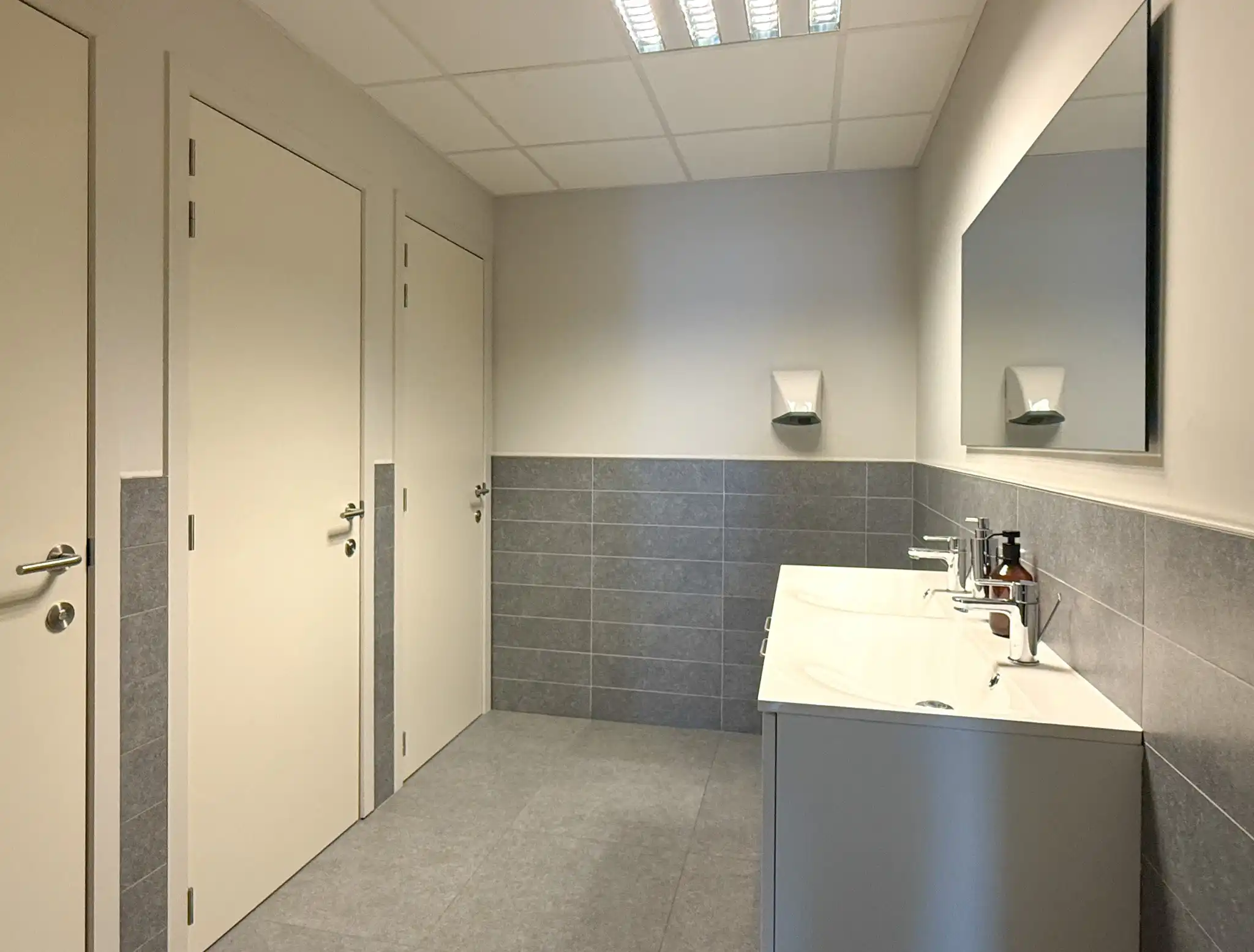 Veelzijdig bedrijfsgebouw met tal van mogelijkheden op een strategische locatie foto 19