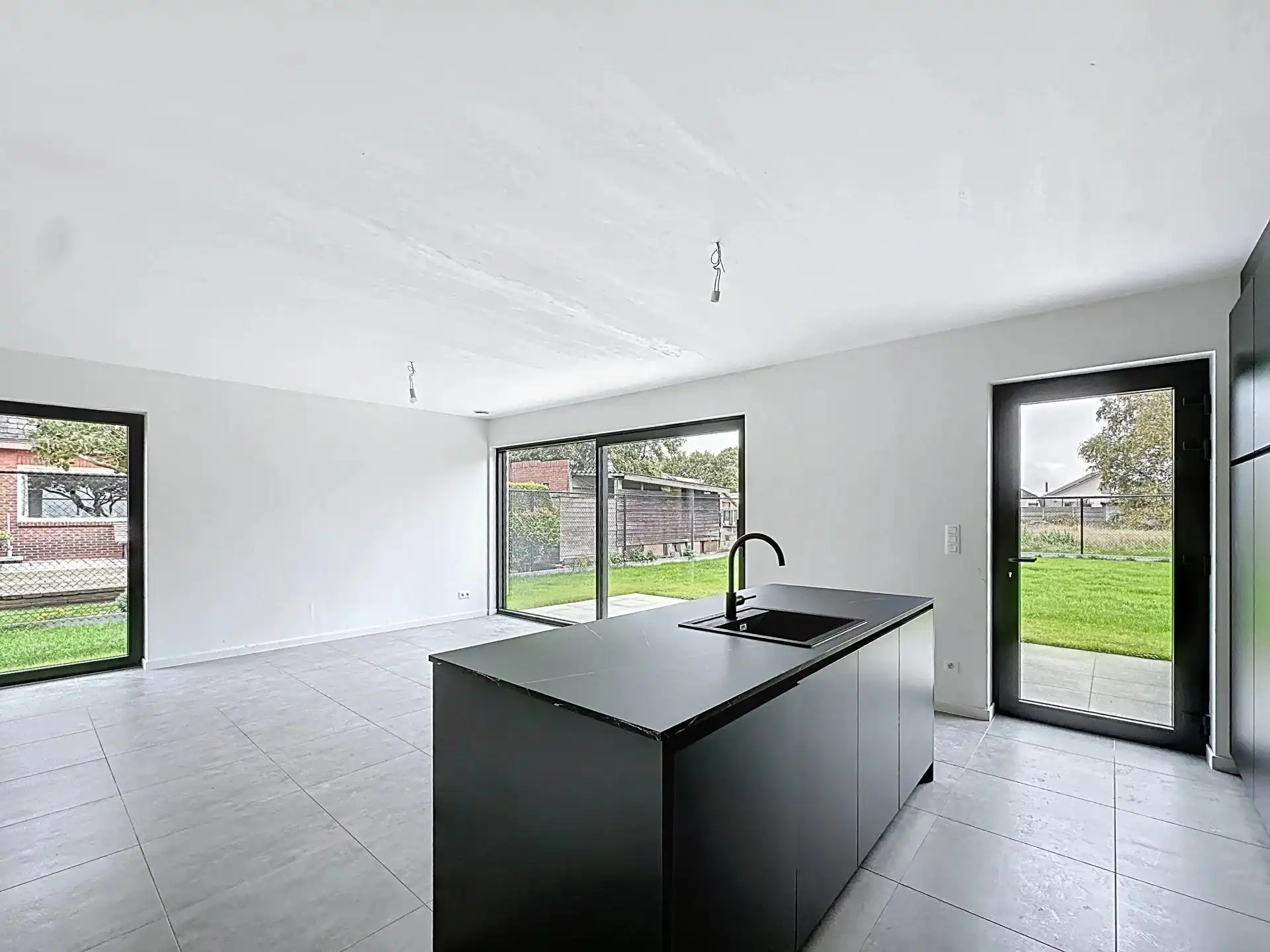 Moderne BEN-woning met 3 slaapkamers en een carport op een mooi perceel. foto 14