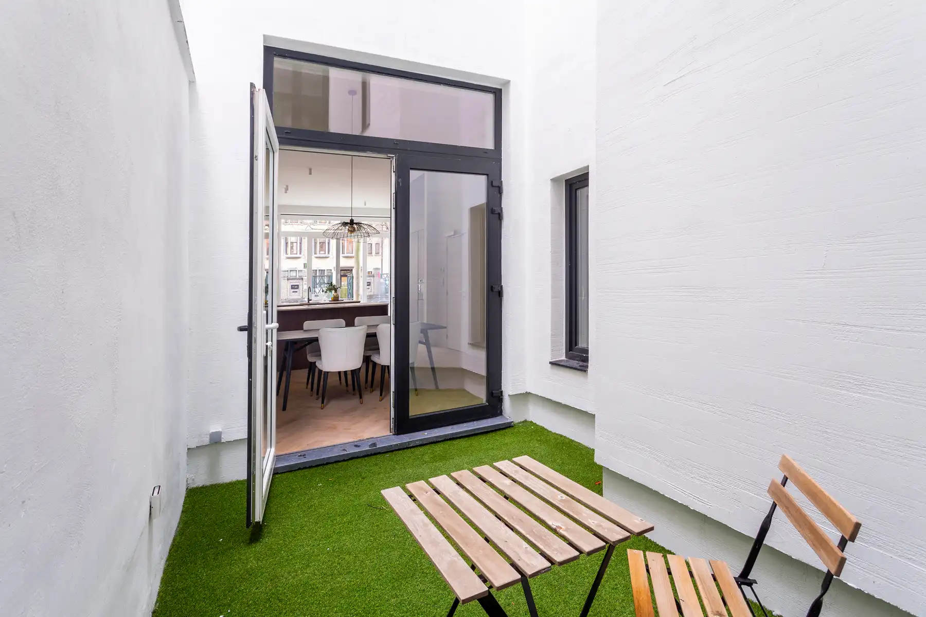 Hoogwaardig gerenoveerd appartement met terras op toplocatie foto 3