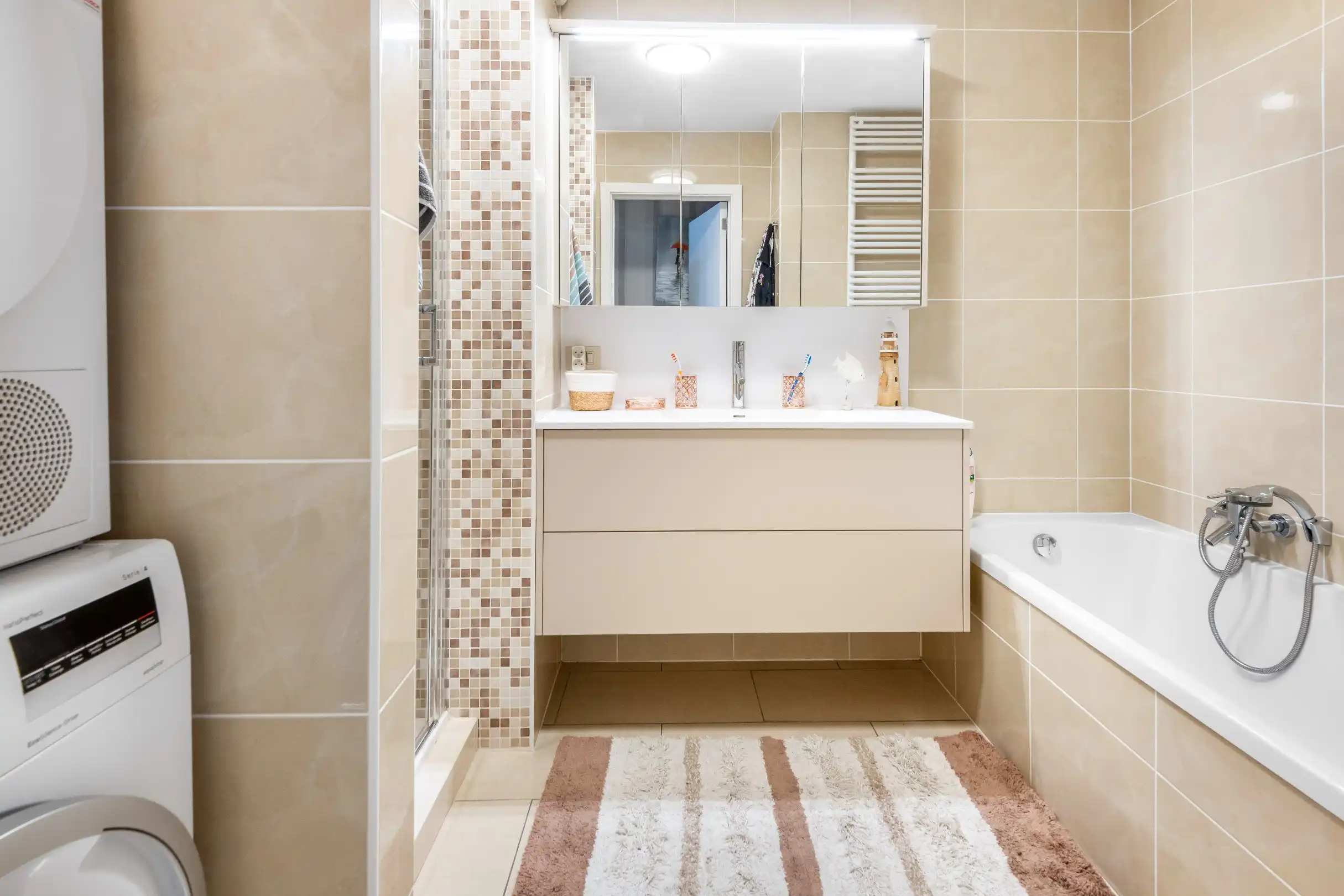 Aangenaam appartement gelegen in een kleine residentie op de Lippenslaan vlakbij de Zeedijk. foto 12