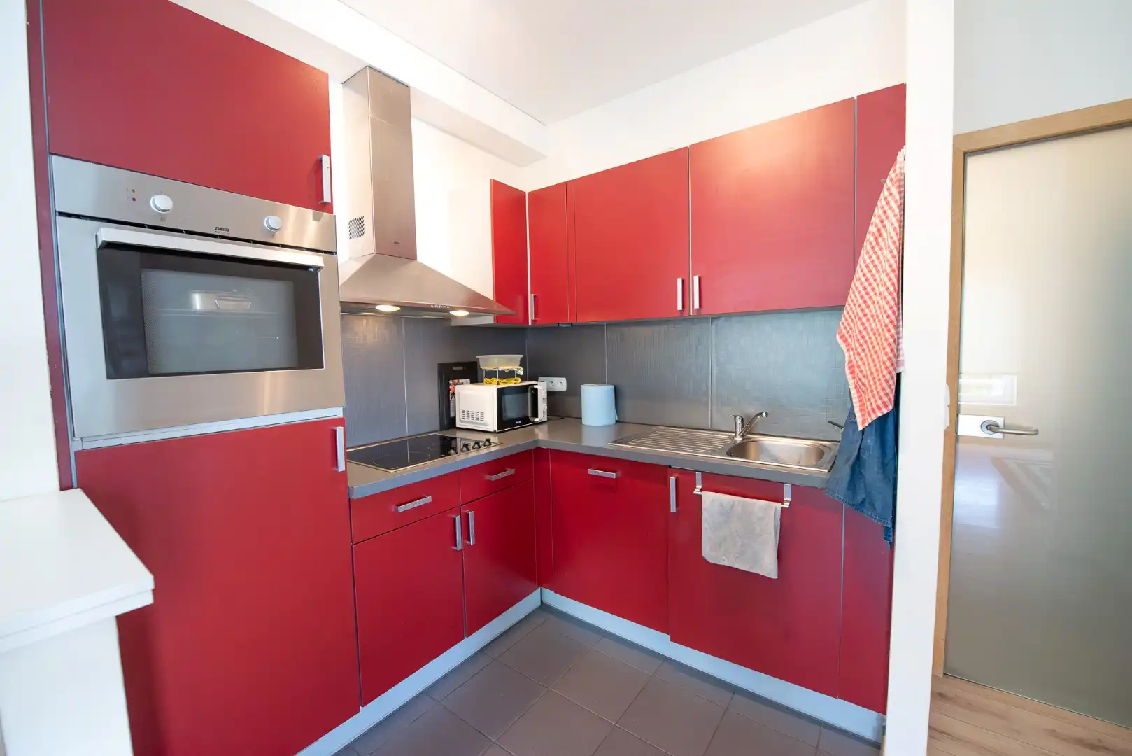 Centraal gelegen appartement met 2 slaapkamers, terras, berging en autostaanplaats TE KOOP in Waregem. foto 7