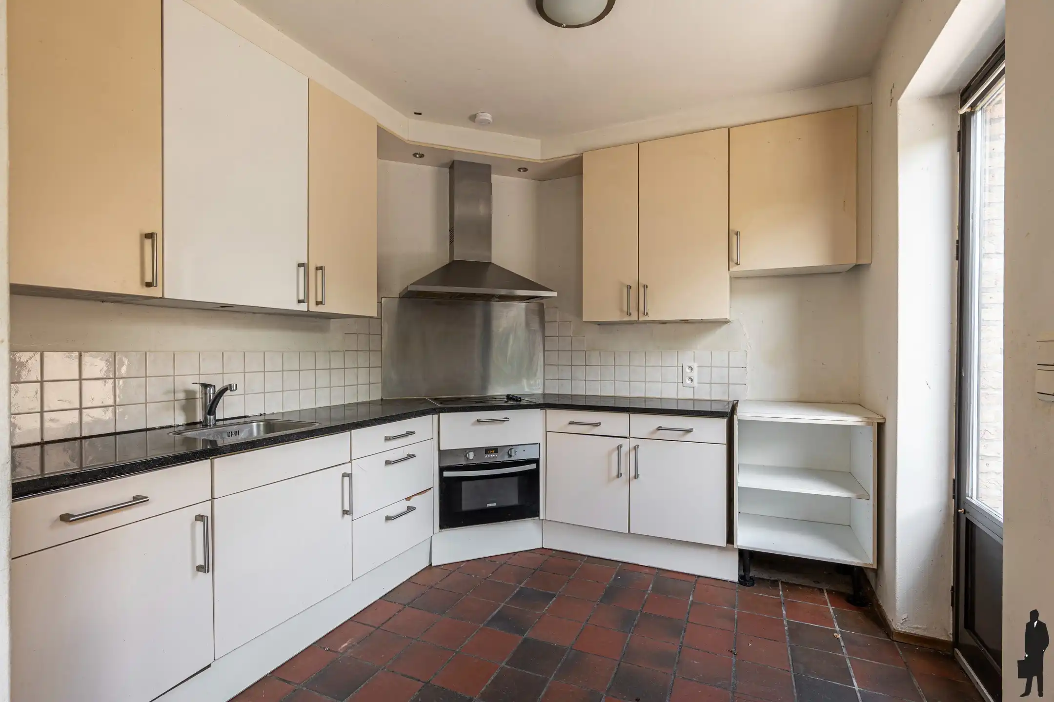 Eengezinswoning in kindvriendelijke omgeving met 4 slaapkamers en ruime garage op een perceel van ca. 318 m²! foto 9