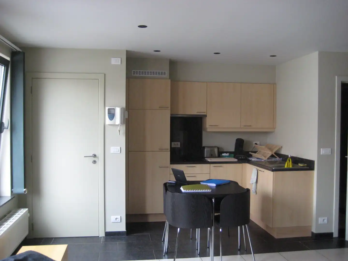 Moderne studio, ideaal gelegen op slechts een steenworp afstand van het centrum! foto {{pictureIndex}}