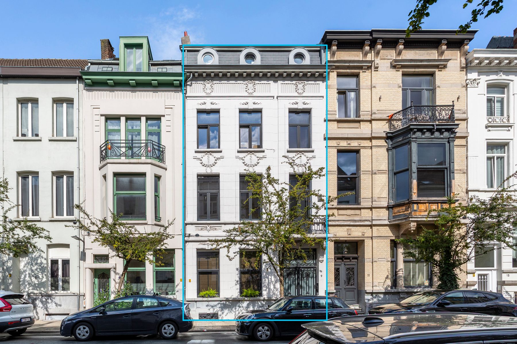 Stijlvolle luxe herenwoning op ’t Zuid met veel buitenruimte foto {{pictureIndex}}