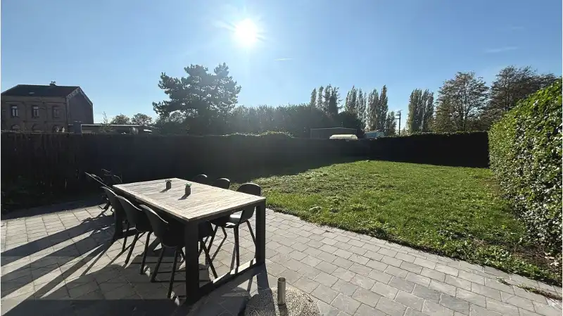 Halfopen villa-woning met Garage en Tuin te huur in Jabbeke foto 16