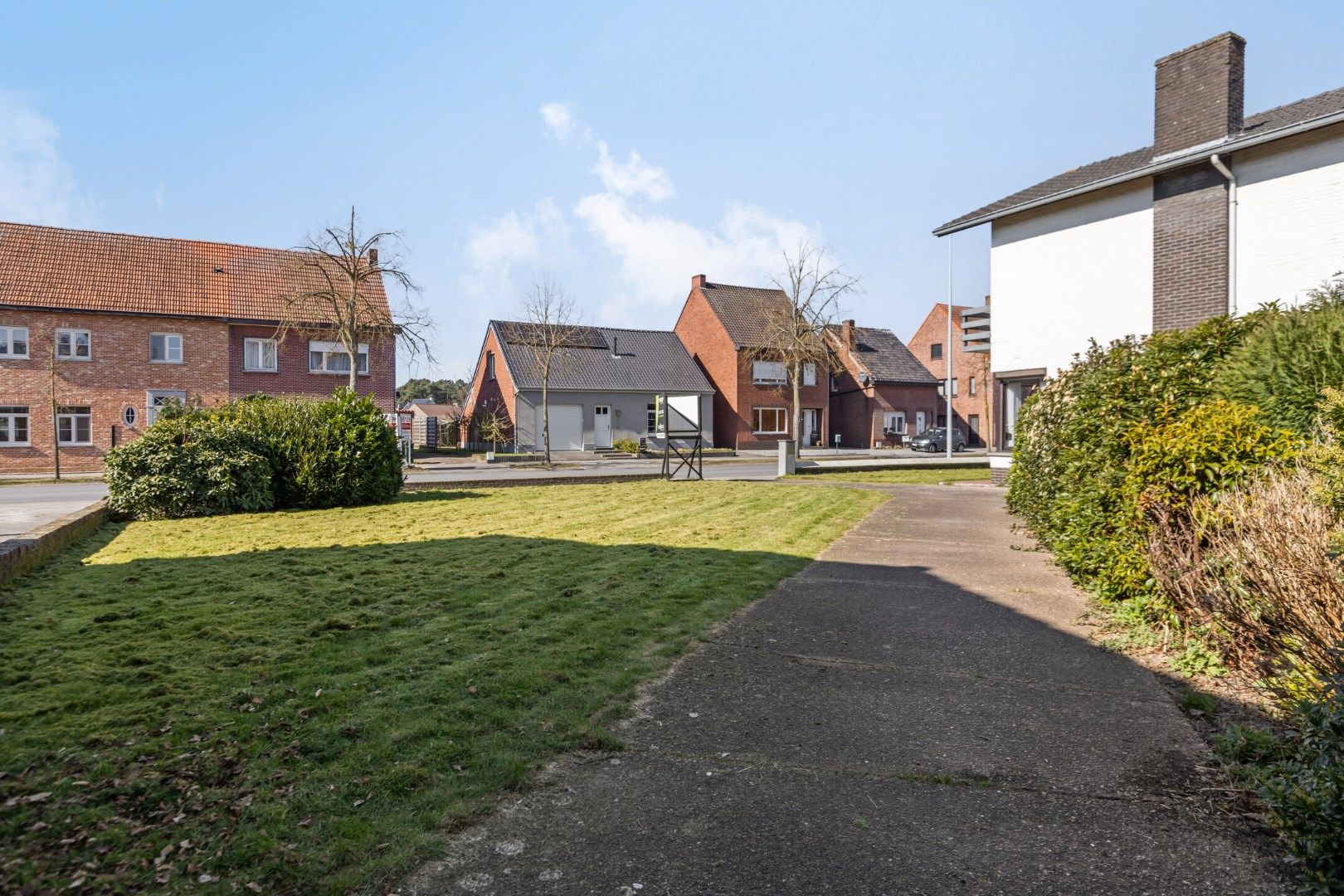 Te renoveren woning met garage en ruime tuin nabij het centrum van Dessel ! foto 32