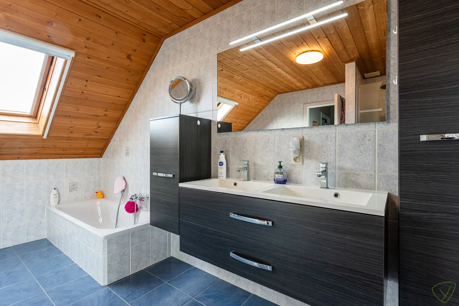 Moderne gezinswoning te koop in Eeklo met 3 slaapkamers, garage en zolder, perfect voor comfortabel wonen! foto 23