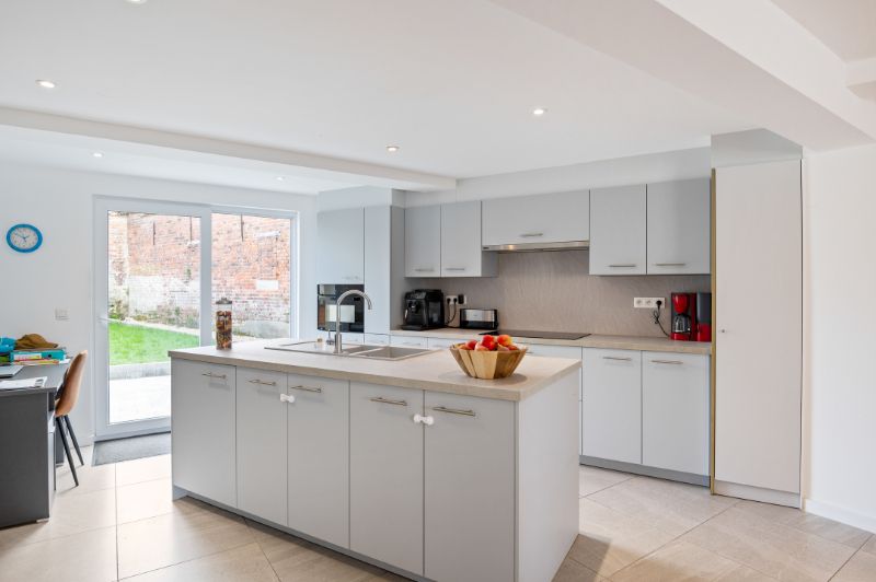 Instapklare woning met 4 slaapkamers en zonnige tuin foto 8