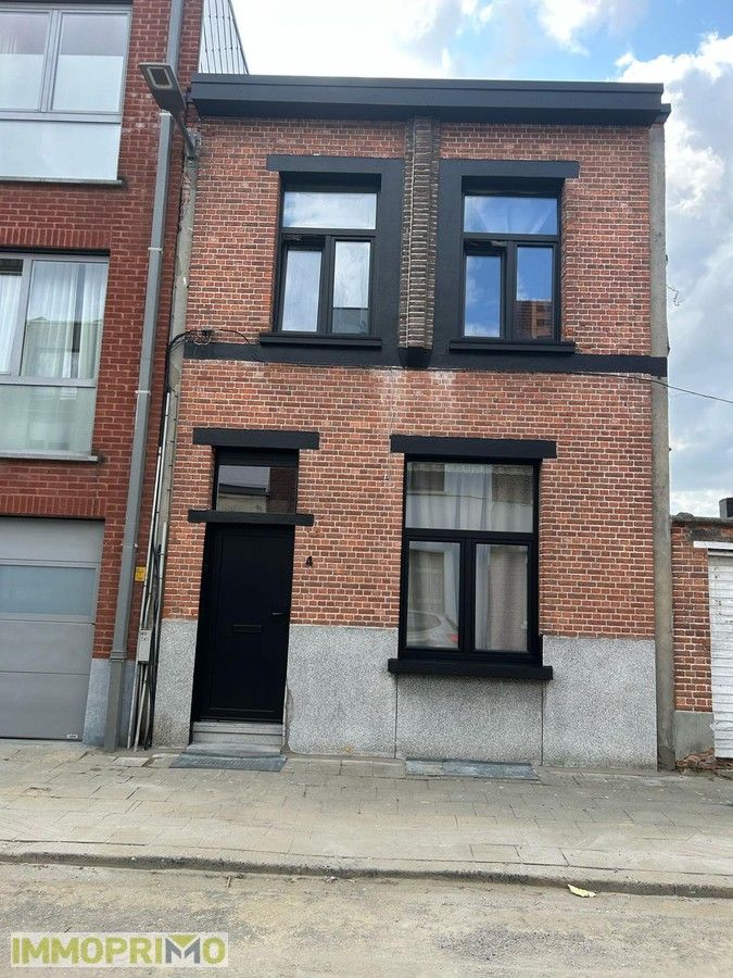 Charmante woning met 3 slaapkamers en koer. foto 2