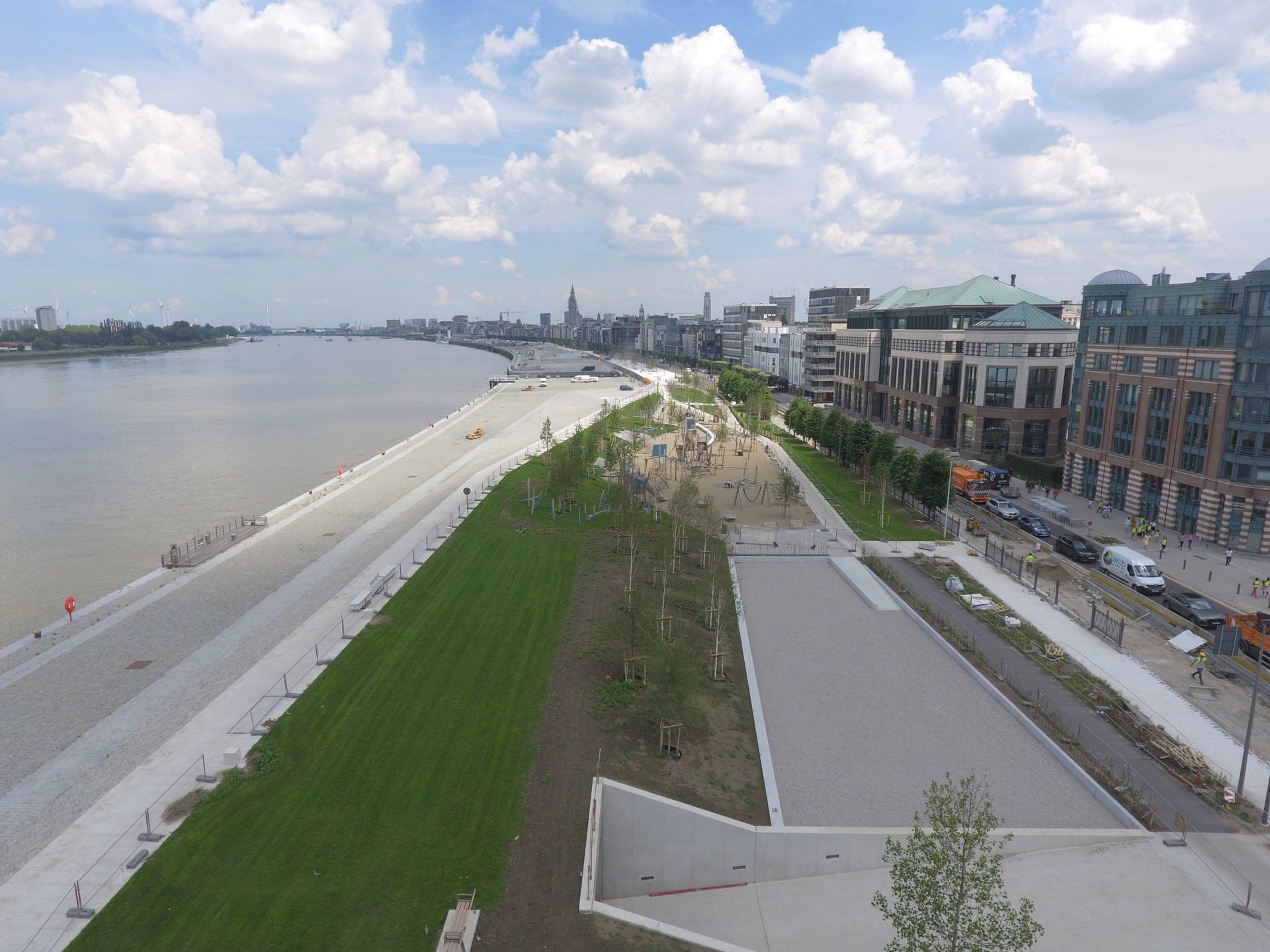 ANTWERPEN-ZUID - Frontaal Scheldezicht op Nieuw Zuid  foto 16