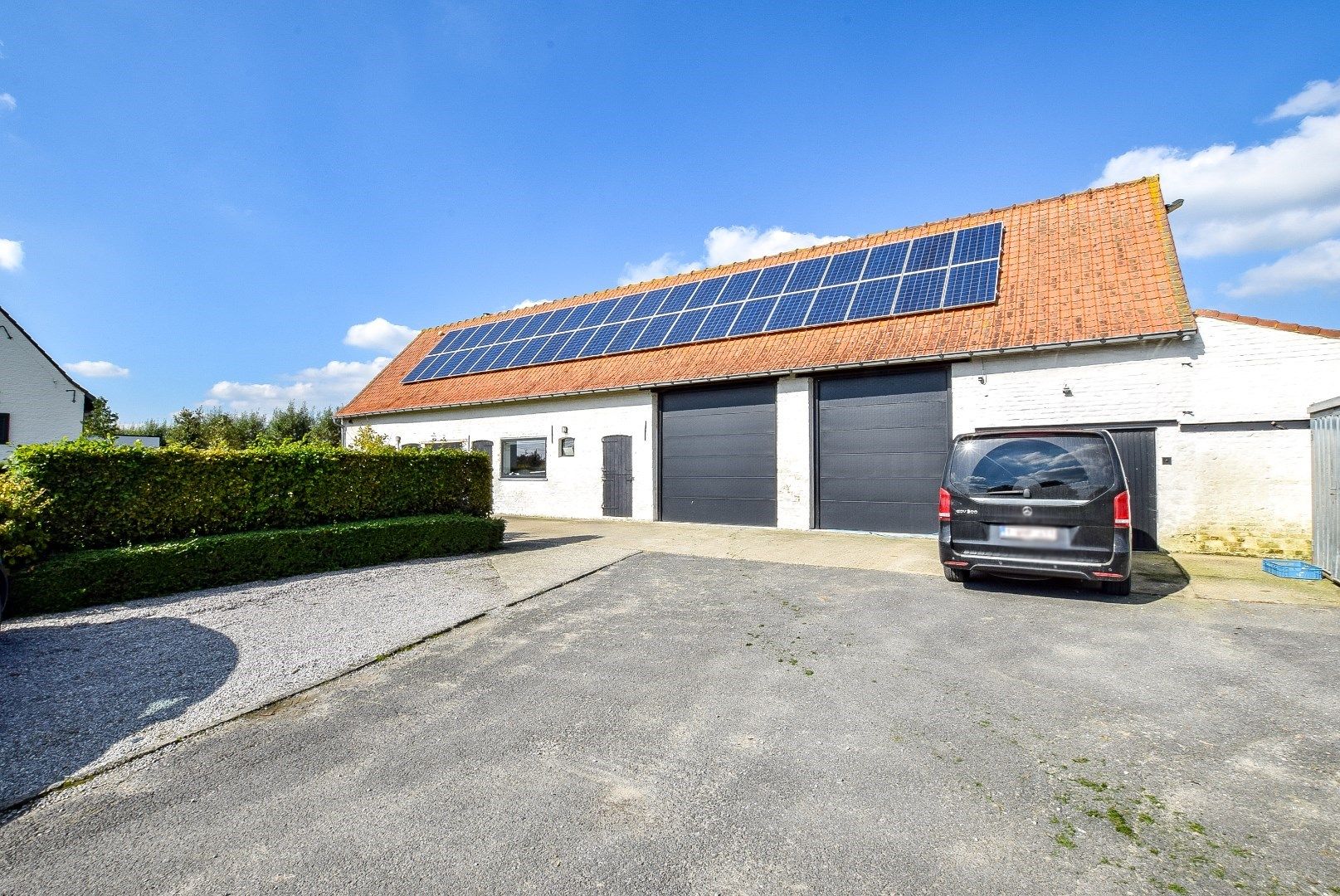 Instapklare woning met loods (300m²) gelegen in een doodlopende straat foto 3