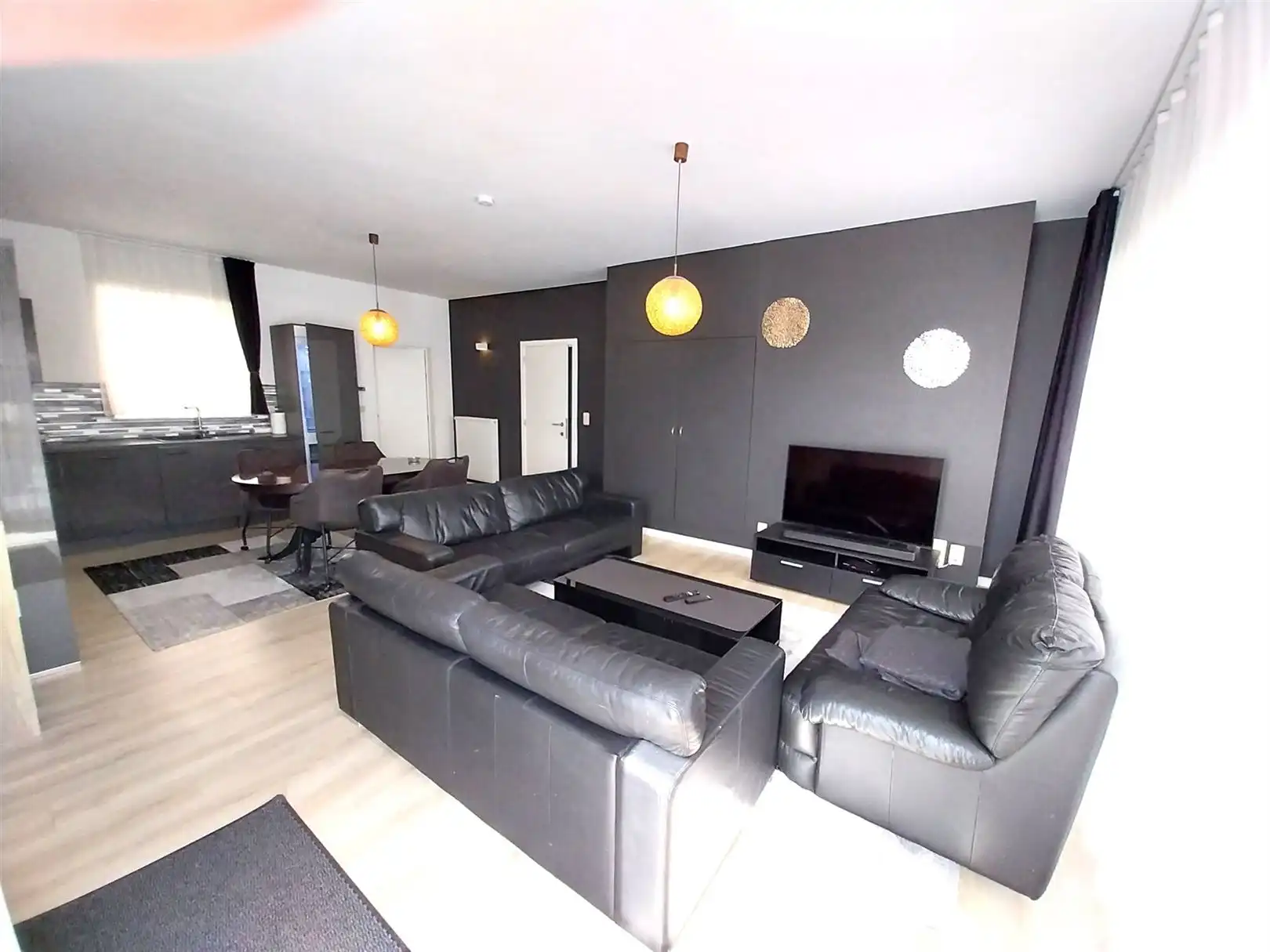 TE HUUR: Gemeubeld appartement met 1 slaapkamer! foto 2