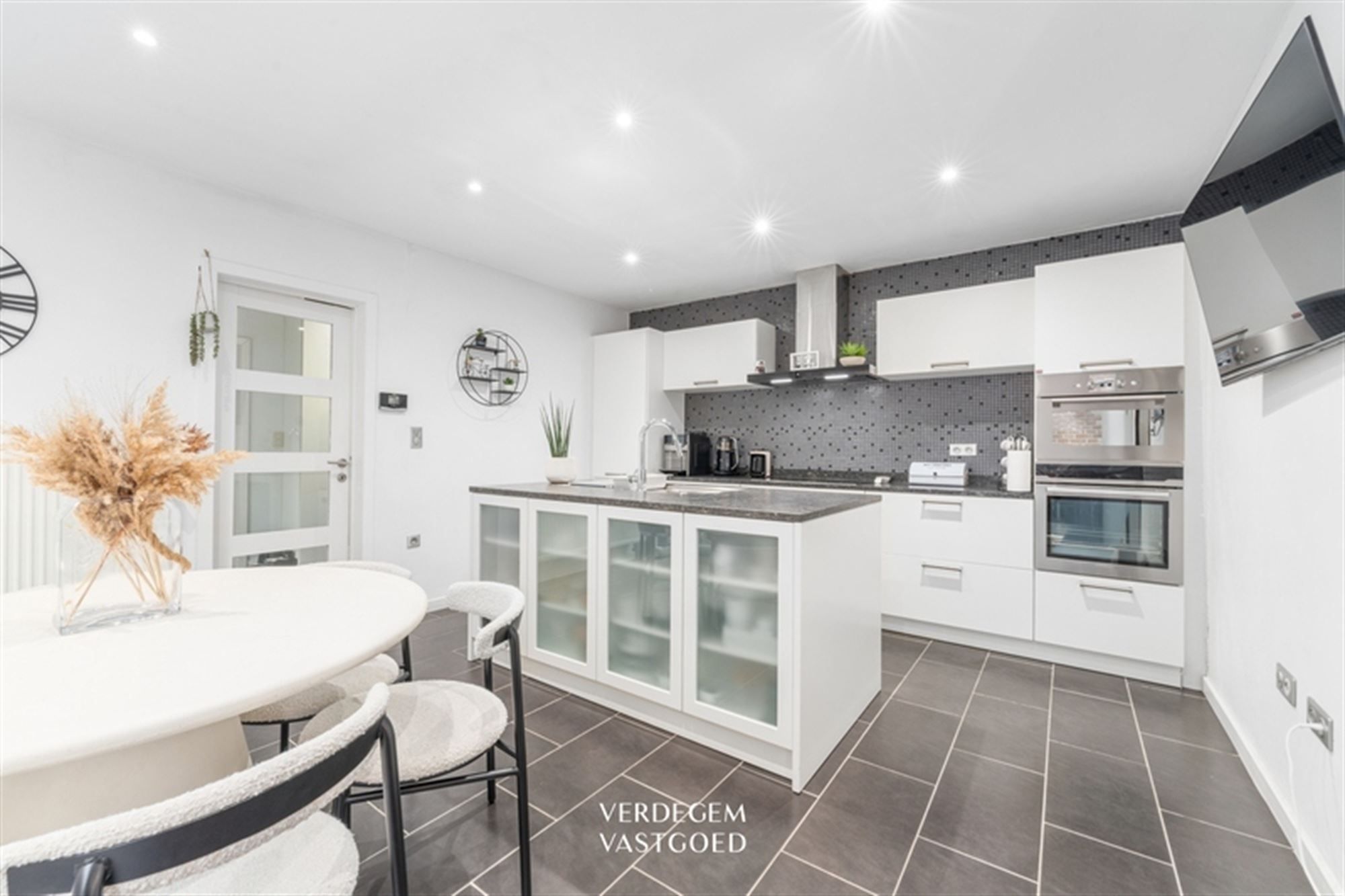 Fijne gezinswoning met 3 slaapkamers en tuin foto 3