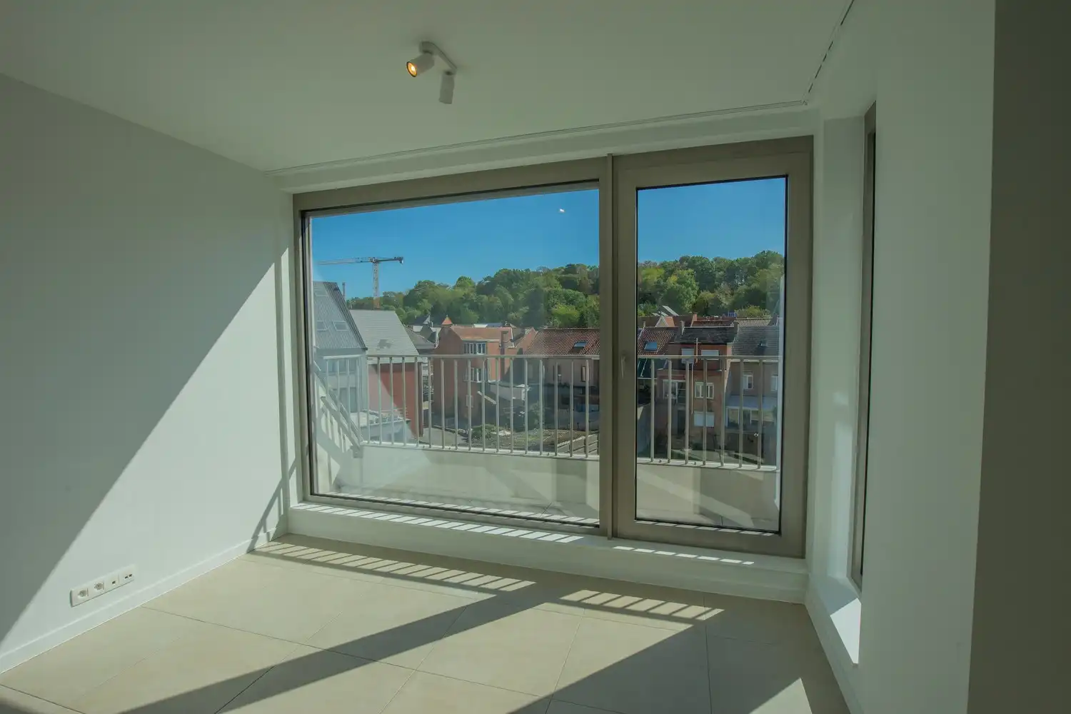 Energiezuinig dakappartement met 1 slaapkamer, aparte dressing/bureau, terras en ondergrondse staanplaats in Residentie Luster foto 5