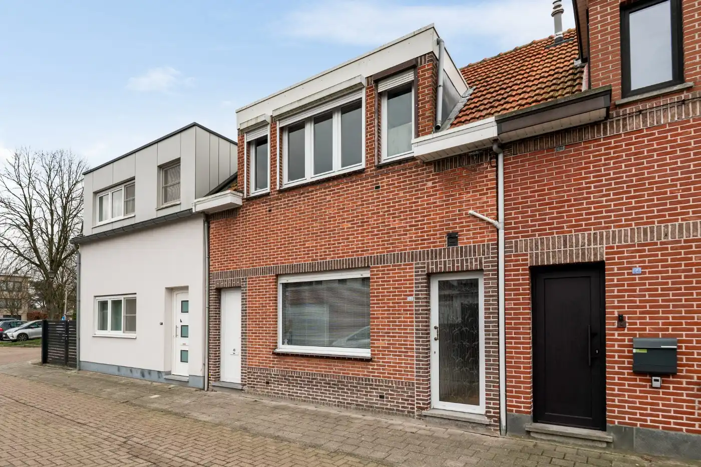 Hoofdfoto van de publicatie: Te renoveren woning met 2 slpk. en tuin
