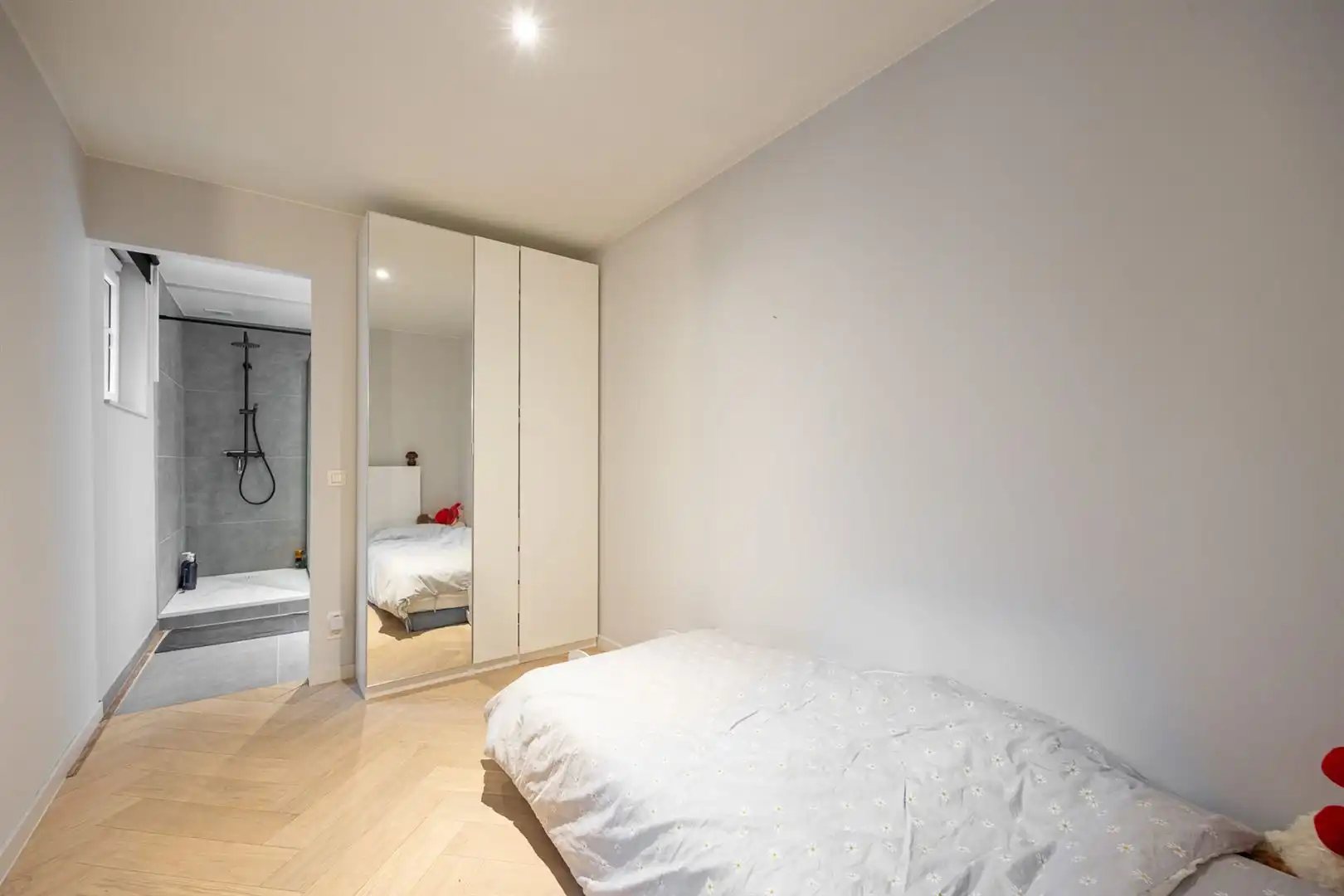 Woning met 2 gerenoveerde appartementen foto 15