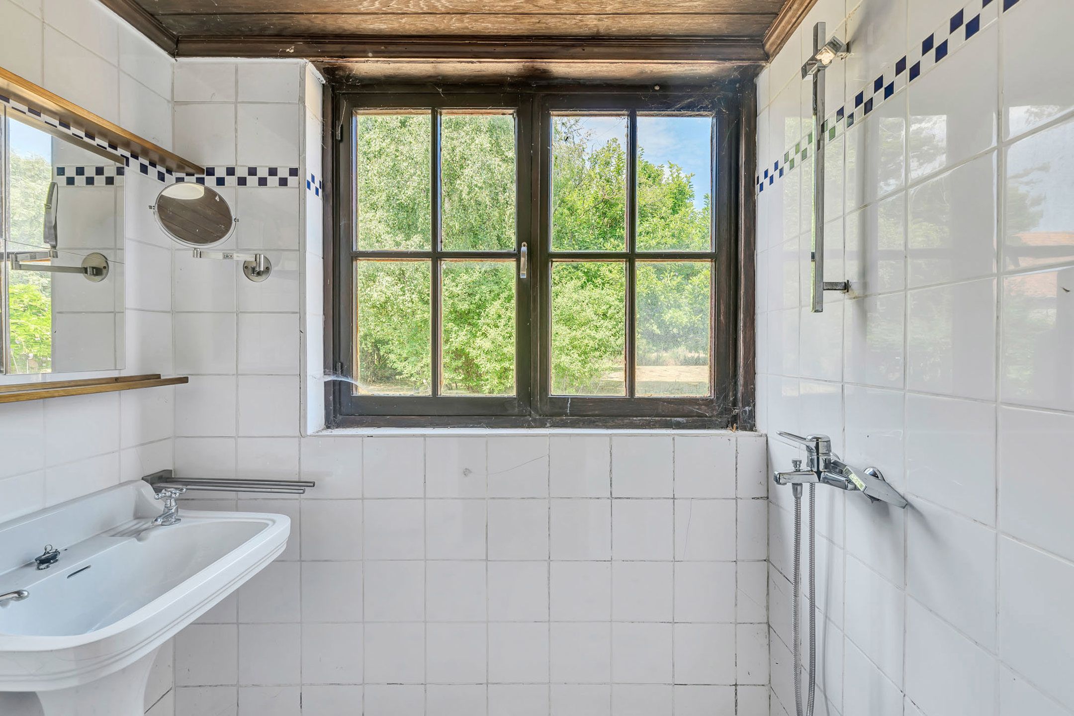 Uniek landhuis met aparte conciergewoning op 2 Hect grond foto 43