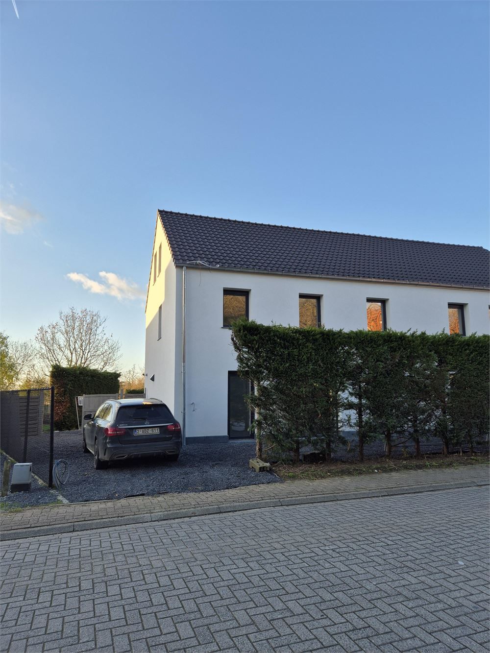 Leuke gerenoveerde woning met 4 slaapkamers en tuin foto 2