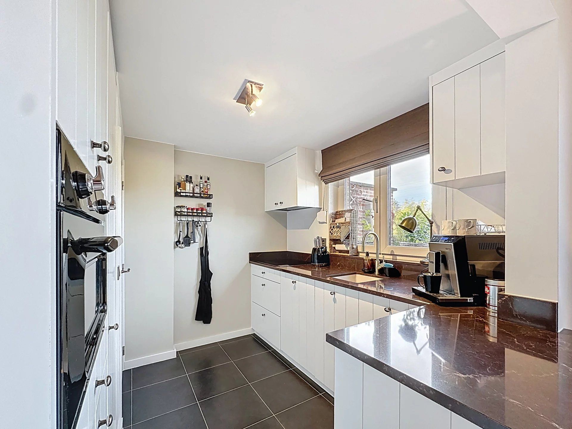 Super gezellig duplex appartement met 1 grote en 1 kleine slaapkamer, groot terras en garage foto 8