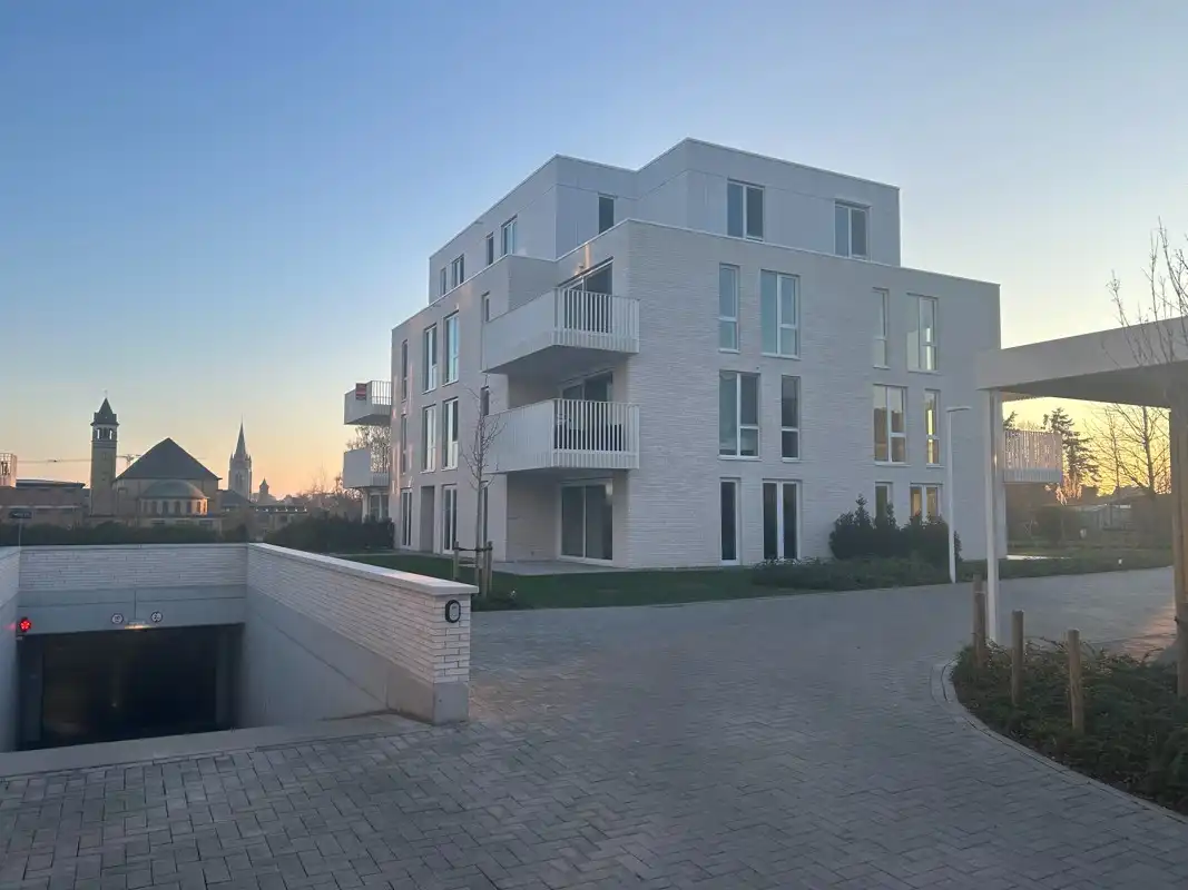 Appartement met terras en 2 parkeerplaatsen foto 11