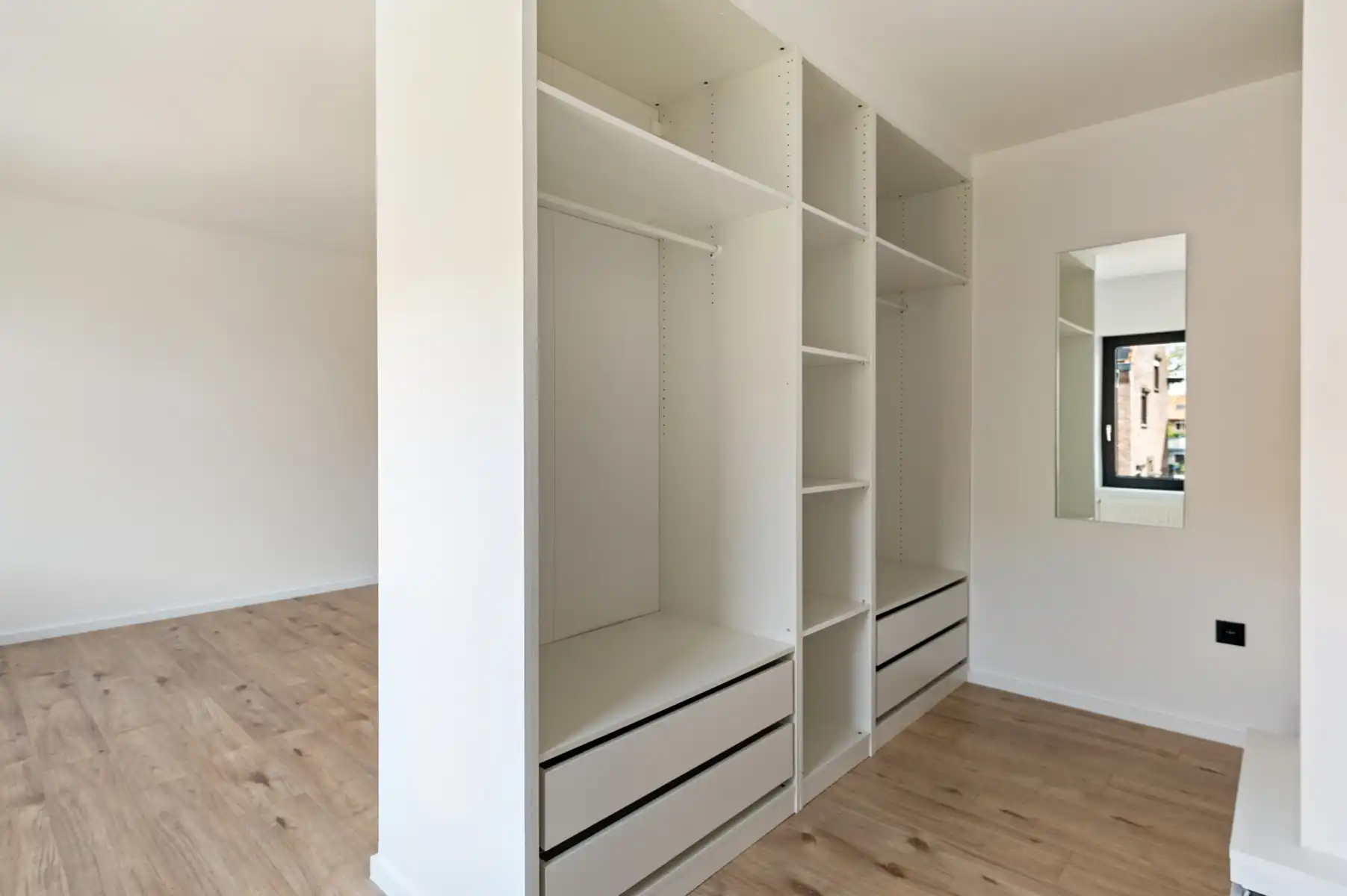 Instapklare gezinswoning met 4 slaapkamers, tuin en garage foto 19