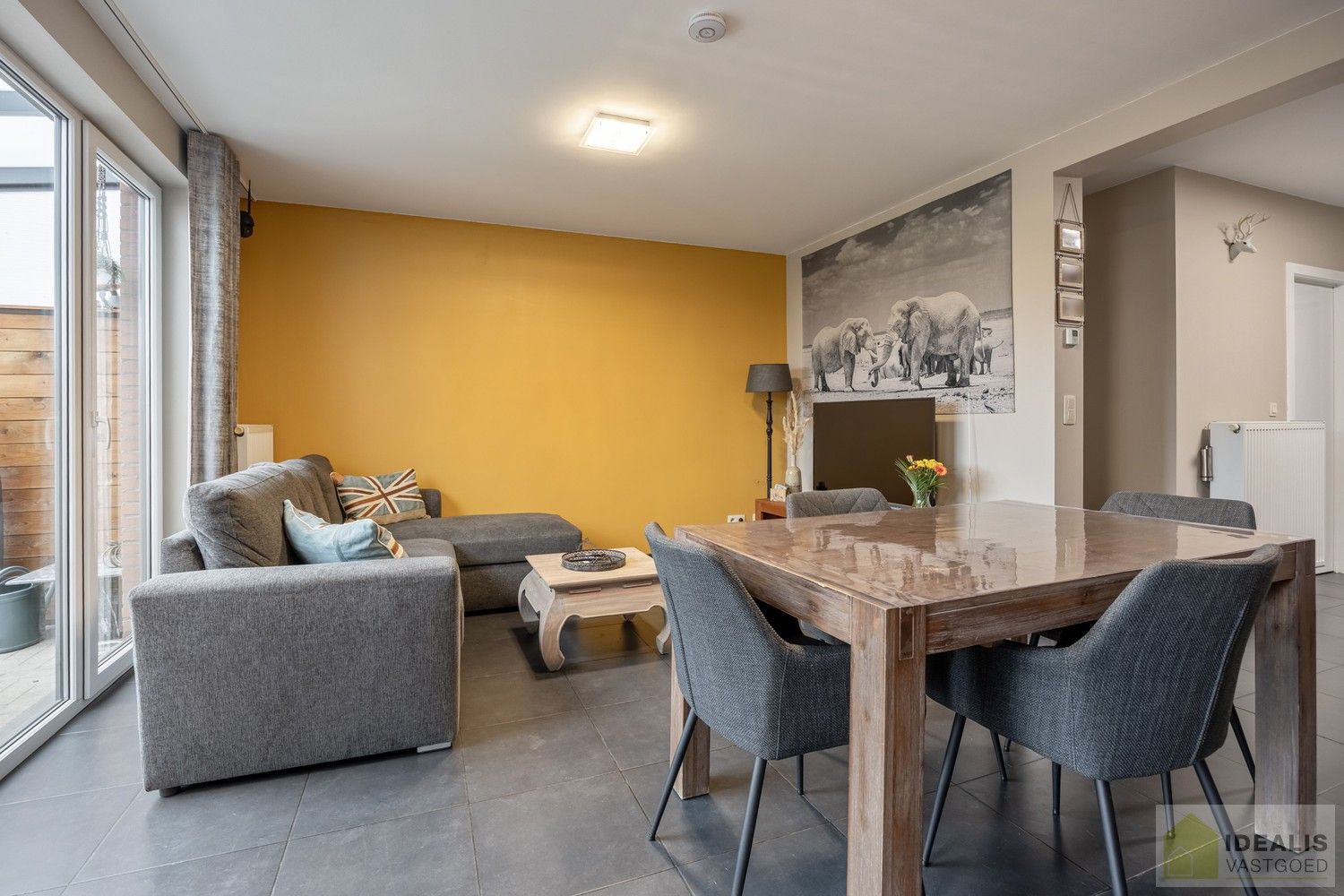 INSTAPKLARE GEZINSWONING MET LICHTRIJKE LEEFRUIMTE, RUIME EN VERZORGDE KEUKEN, BADKAMER EN 3 GOEDE SLAAPKAMERS OP EEN KNAP ZUID-GEORIENTEERDE PERCEEL VAN 2A 32A foto 11