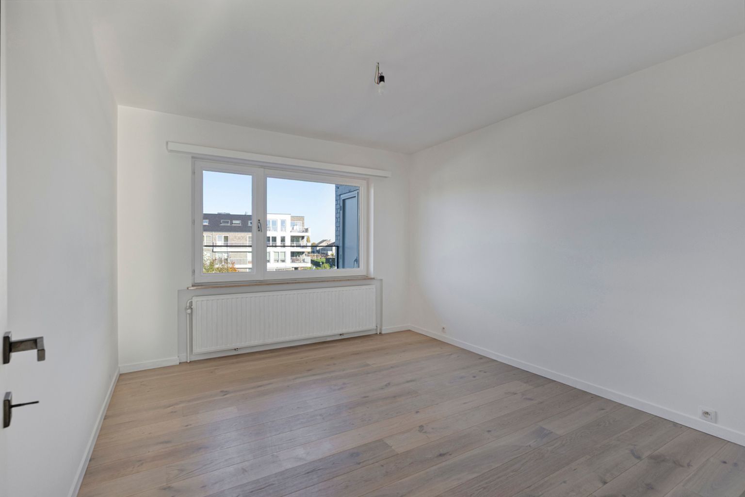 Volledig gerenoveerd en instapklaar 2 slaapkamer appartement foto 11