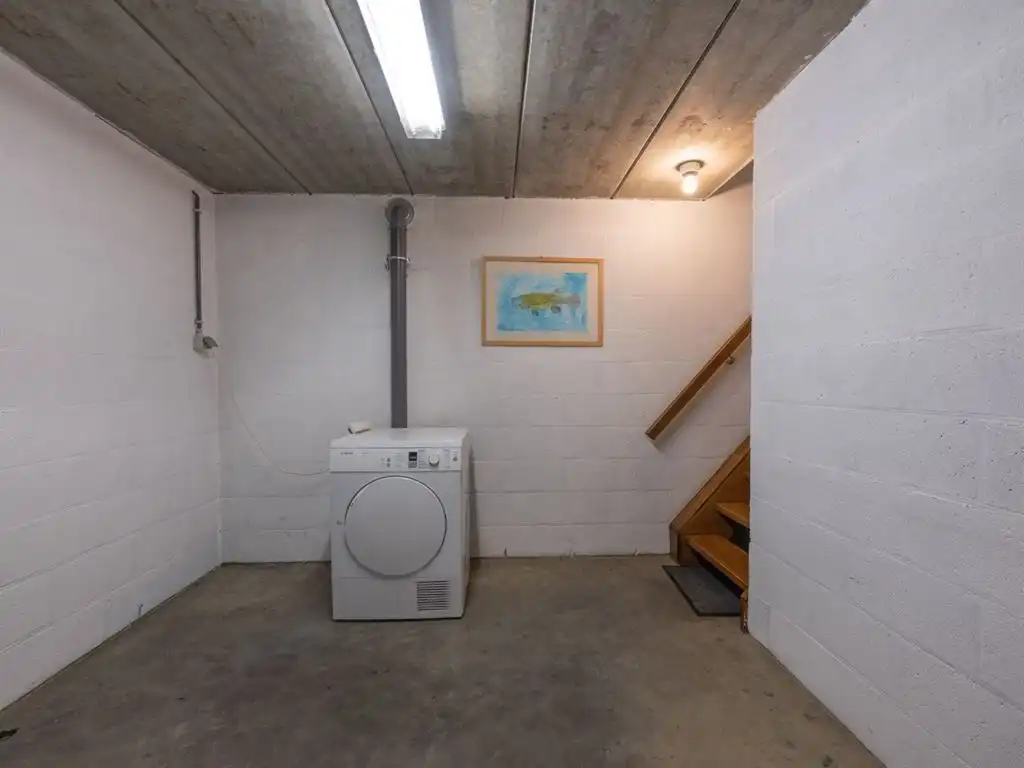 Zeer goed onderhouden vrijstaande woning met veranda en carport foto 35