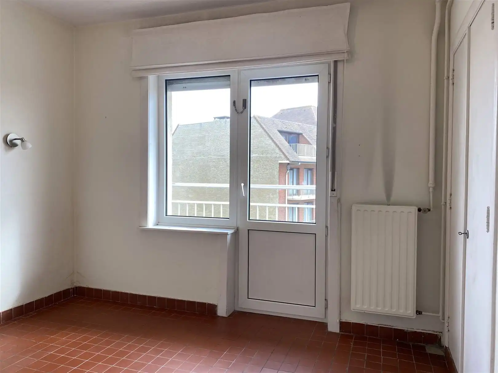 ongemeubeld appartement met frontaal zeezicht foto 9