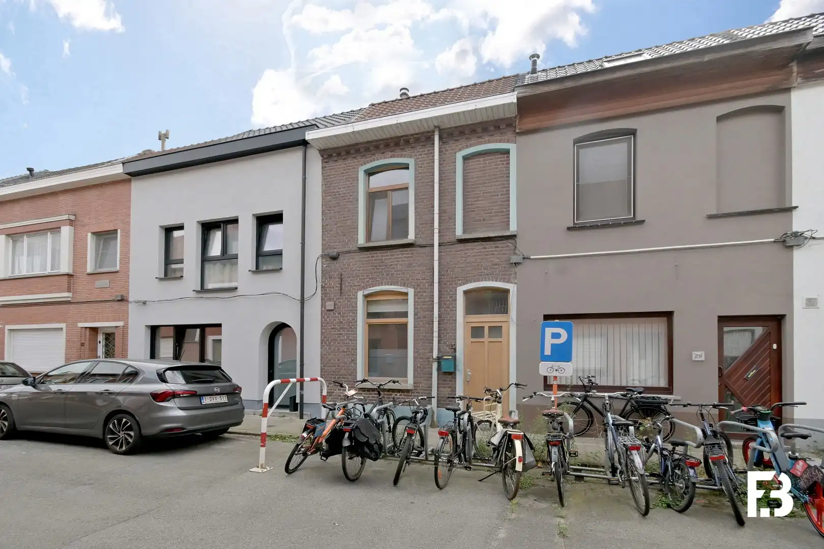 Lichtrijke en energiezuinige woning in het hart van Gentbrugge foto {{pictureIndex}}