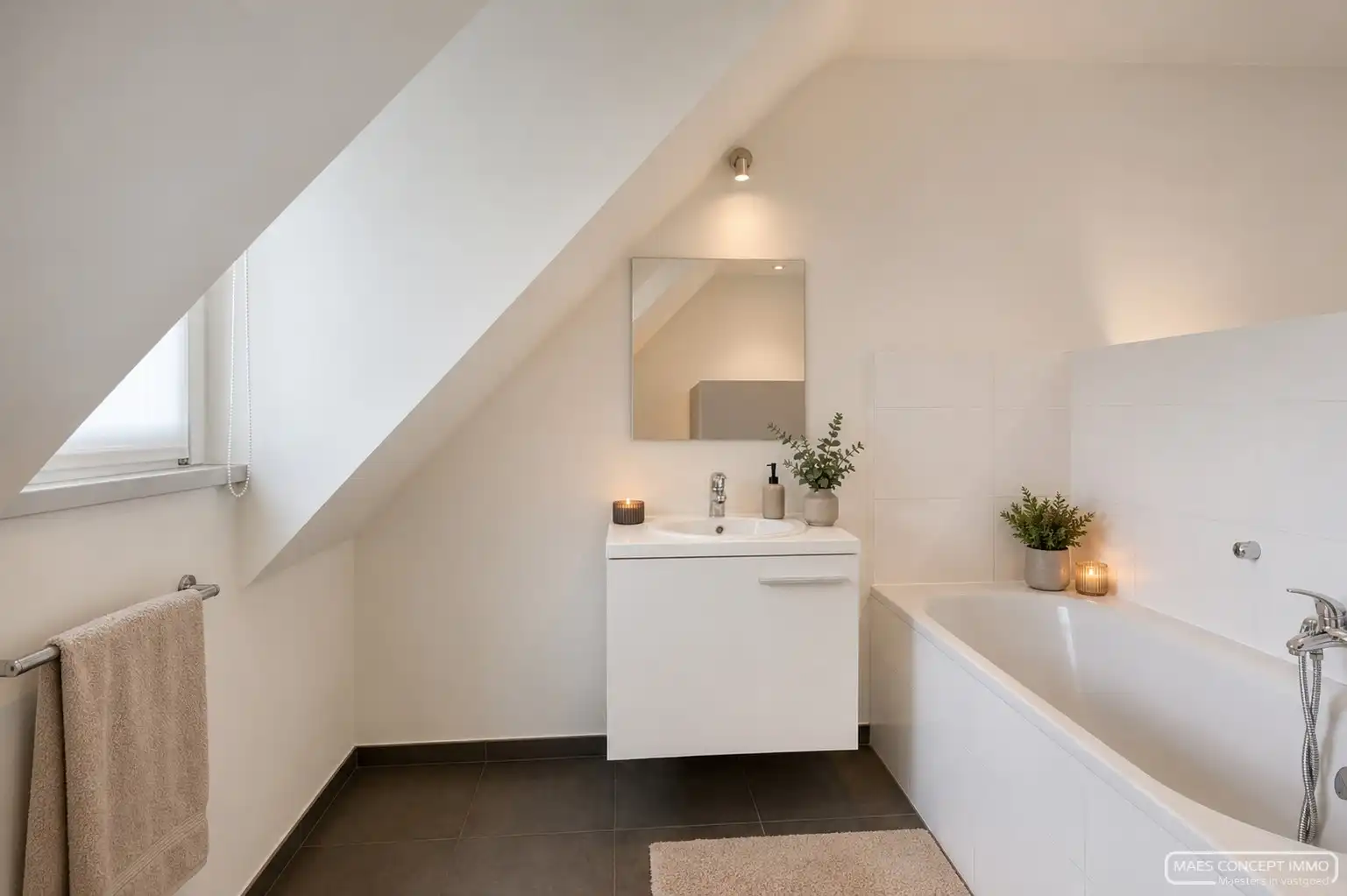 Duplex appartement te koop in Ingooigem met 2 slk, 2 badkamers en garage foto 11