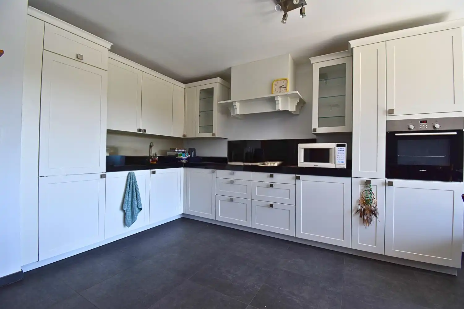 Te huur – Recent appartement met 2 slaapkamers, terras, garage en EPC A in Halle foto 4