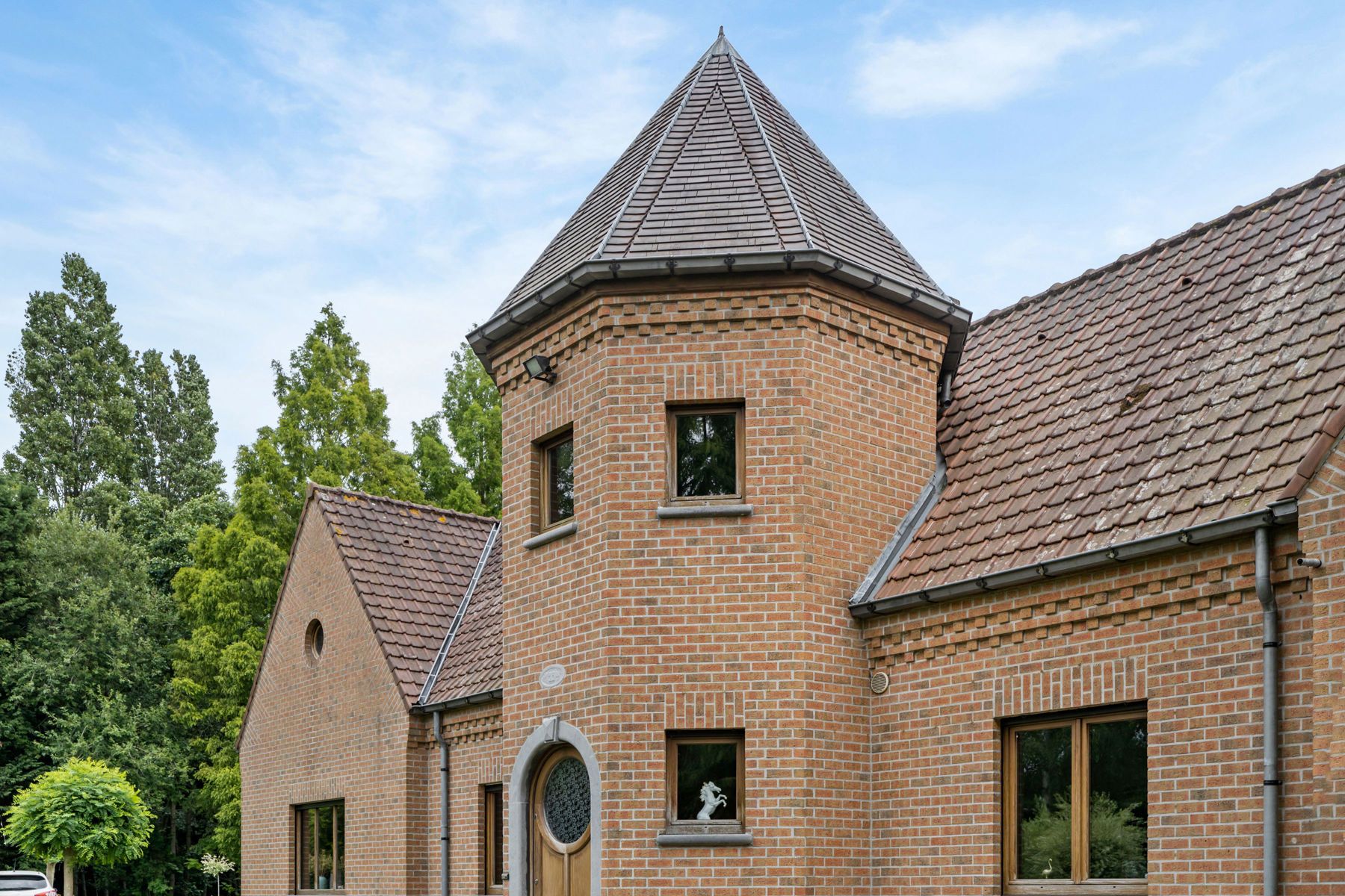 Uitzonderlijk ruime villa op 5300 m2 met hobbyloods foto {{pictureIndex}}