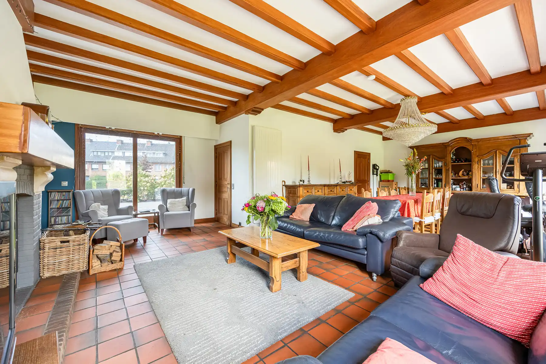 Landhuis met 4 slaapkamers, dubbele oprit en zonnige tuin! foto 5