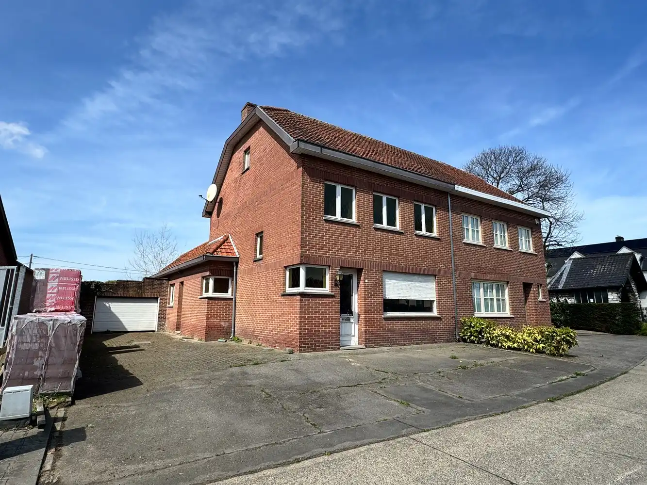 Te renoveren woning met potentieel foto 12